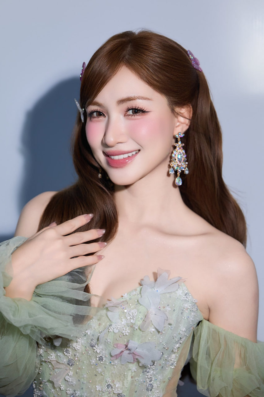 H&ograve;a Minzy v&agrave; mỹ nh&acirc;n đẹp nhất Việt Nam: Ai hơn ai? - Ảnh 2.