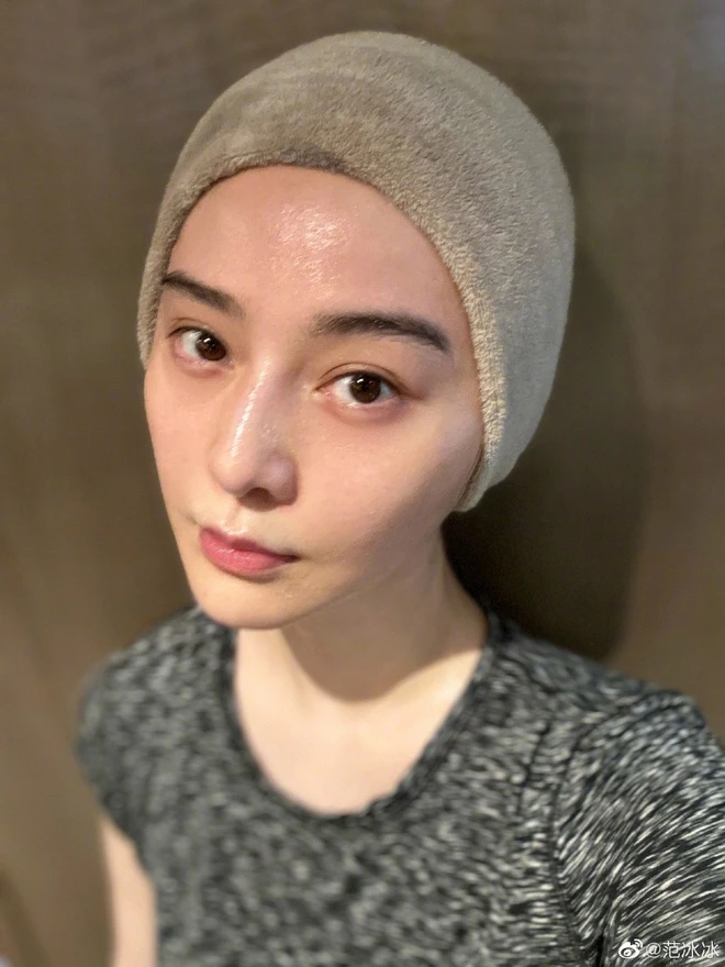 Ngoại lệ showbiz: Nữ thần U50 vẫn đẹp như tượng tạc, l&agrave;n da đỉnh đến mức kh&ocirc;ng thấy dấu vết l&atilde;o ho&aacute;- Ảnh 4.