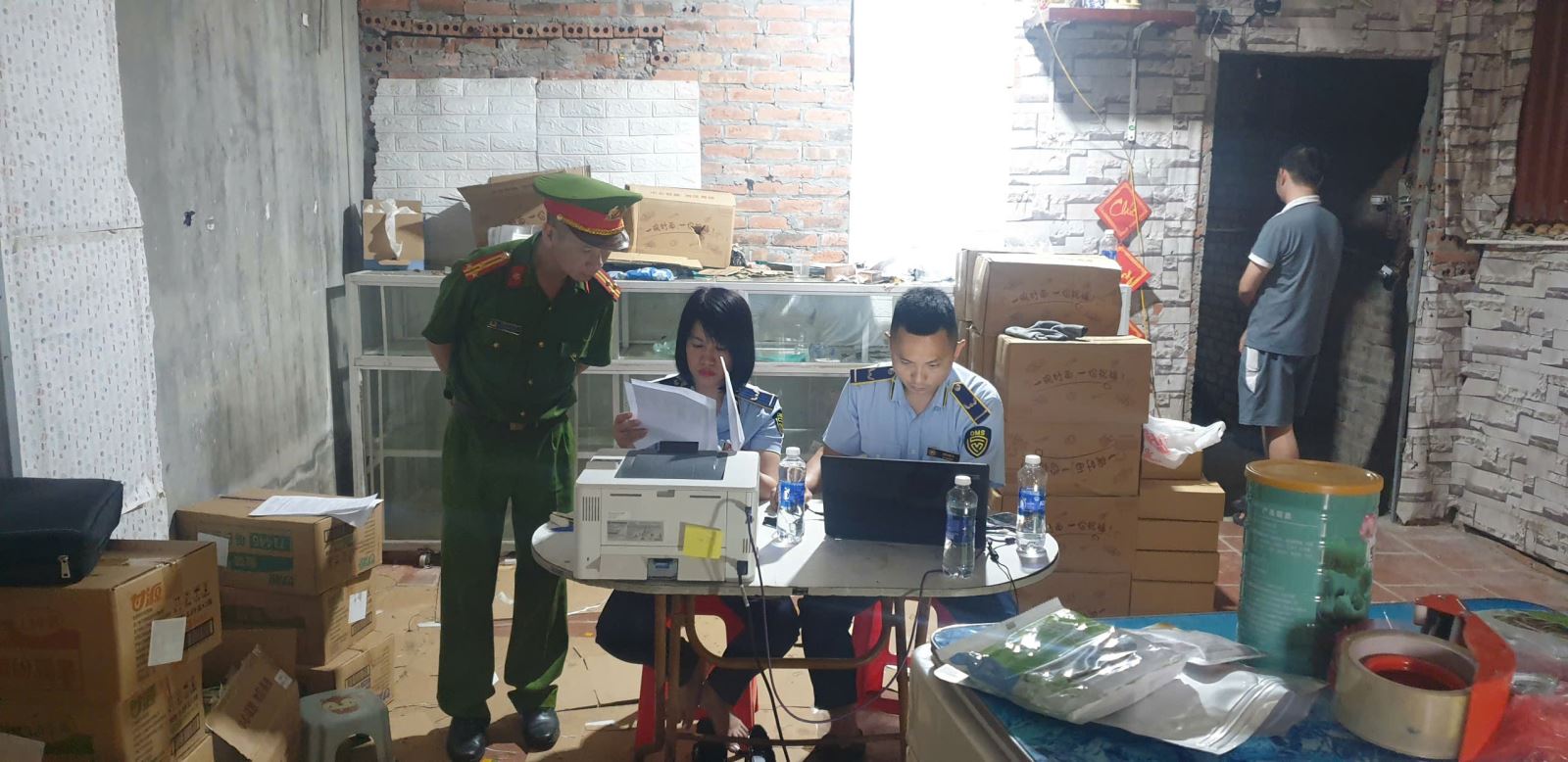 Thu giữ, ti&ecirc;u hủy 163 kg hạt m&iacute;t kh&ocirc;ng r&otilde; nguồn gốc chuẩn bị b&aacute;n ra thị trường- Ảnh 1.