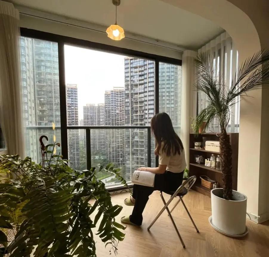 T&ocirc;i từng nghĩ ban c&ocirc;ng mở sẽ đẹp v&agrave; chill hơn rất nhiều - cho đến khi sống chưa đầy 1 năm đ&atilde; muốn l&agrave;m lại từ đầu: Đ&acirc;y l&agrave; sai lầm nhiều gia đ&igrave;nh đang mắc khi sửa nh&agrave; - Ảnh 3.