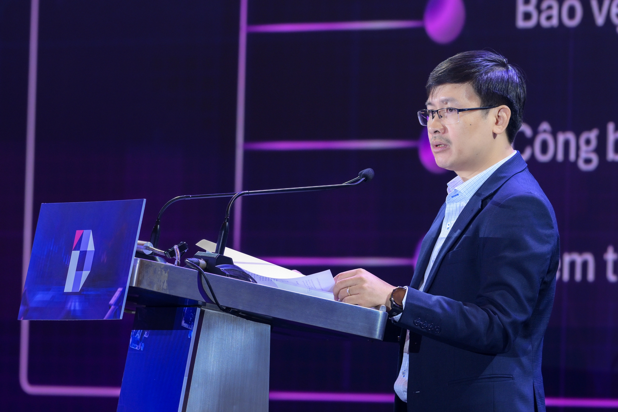 Mặt trái của AI trong ngành ngân hàng: Khi "siêu trí tuệ" trở thành kẽ hở cho tội phạm- Ảnh 1. Mặt trái của AI trong ngành ngân hàng: Khi "siêu trí tuệ" trở thành kẽ hở cho tội phạm- Ảnh 1.