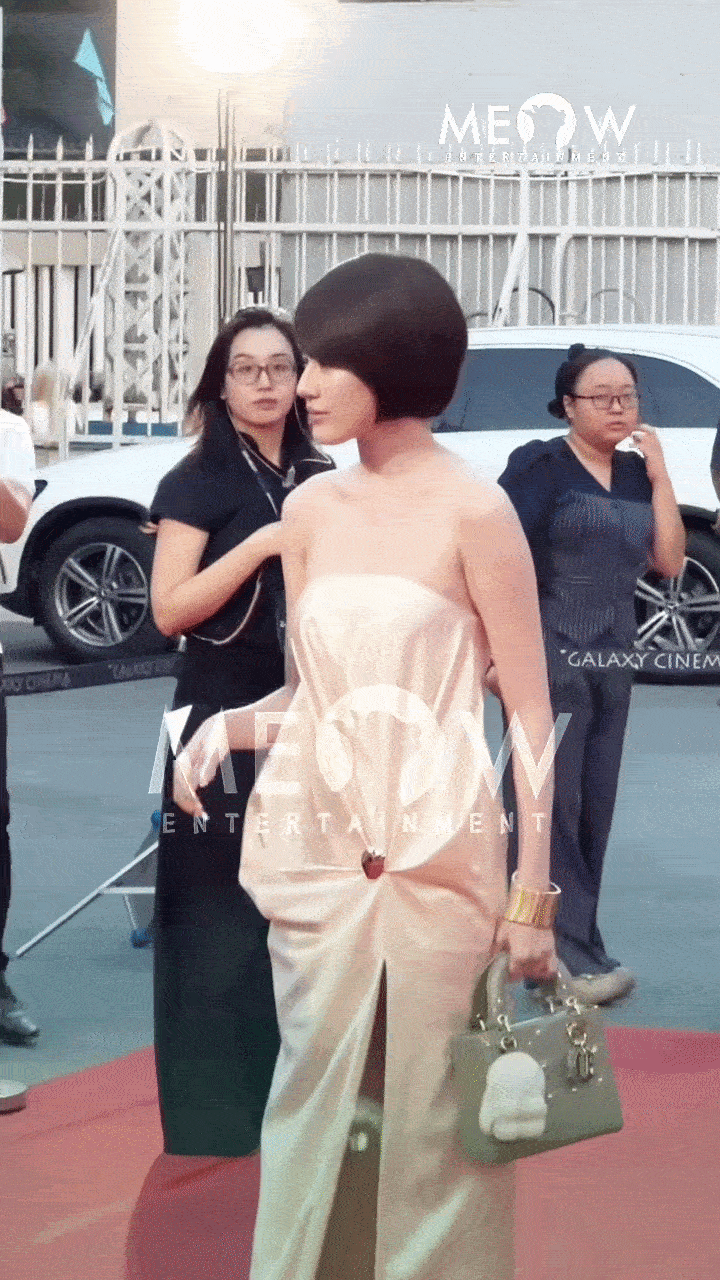 Ở đâu ra mỹ nhân Việt giống Song Hye Kyo quá vậy, từ kiểu tóc cho đến góc nghiêng chẳng khác gì chị em sinh đôi- Ảnh 1. Ở đâu ra mỹ nhân Việt giống Song Hye Kyo quá vậy, từ kiểu tóc cho đến góc nghiêng chẳng khác gì chị em sinh đôi- Ảnh 1.