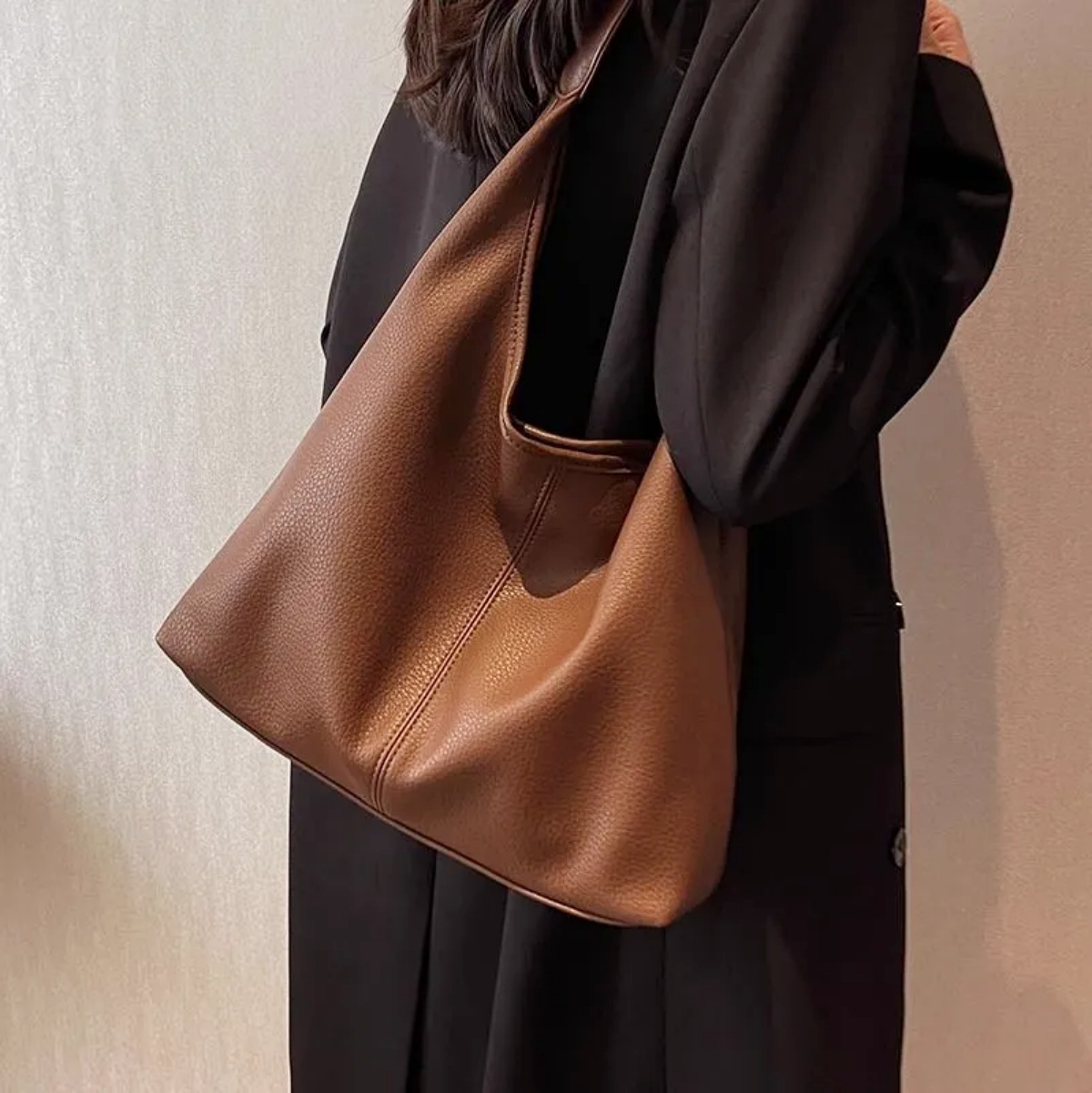 Phụ nữ mặc đẹp thường kh&ocirc;ng c&oacute; qu&aacute; nhiều đồ: Họ chỉ chọn đ&uacute;ng gi&agrave;y v&agrave; t&uacute;i - Ảnh 14.