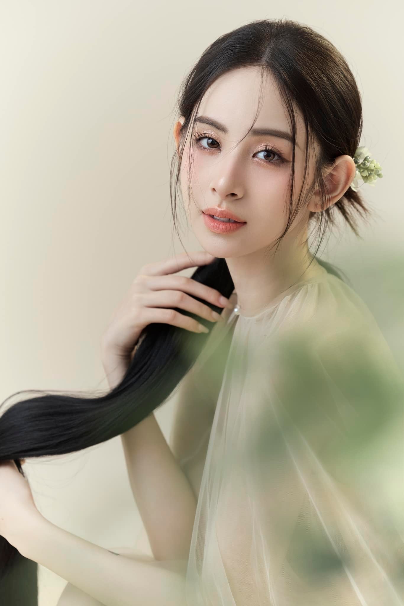 Việt Nam c&oacute; 1 mỹ nh&acirc;n chỉ cười th&ocirc;i cũng h&uacute;t 10 triệu view, ai cũng đ&ograve;i "trao ngay vương miện Hoa hậu cho c&ocirc; ấy"- Ảnh 3.
