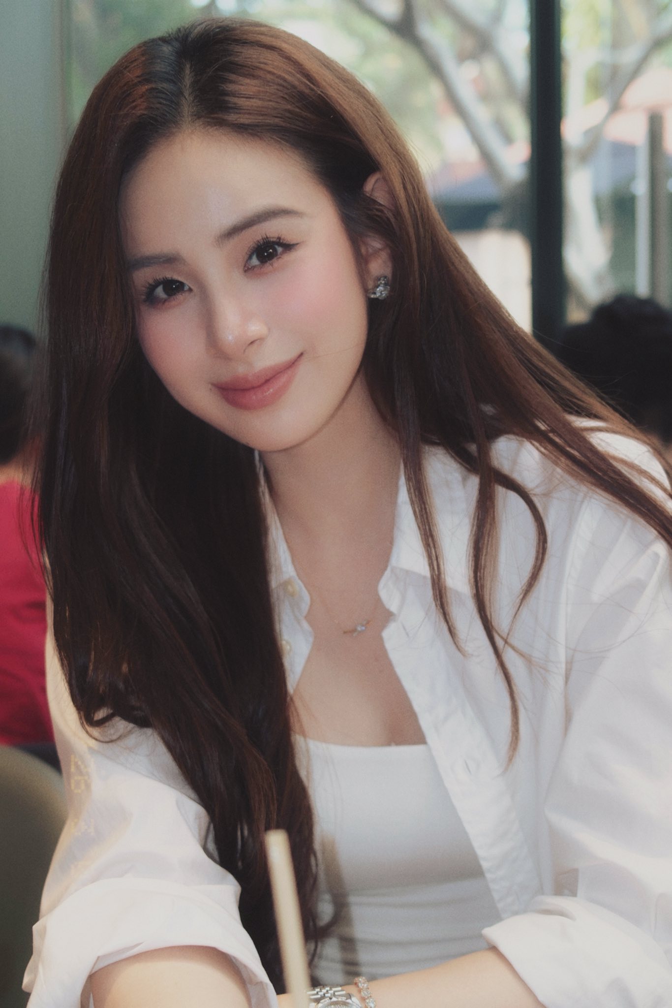 Việt Nam c&oacute; 1 mỹ nh&acirc;n chỉ cười th&ocirc;i cũng h&uacute;t 10 triệu view, ai cũng đ&ograve;i "trao ngay vương miện Hoa hậu cho c&ocirc; ấy"- Ảnh 4.