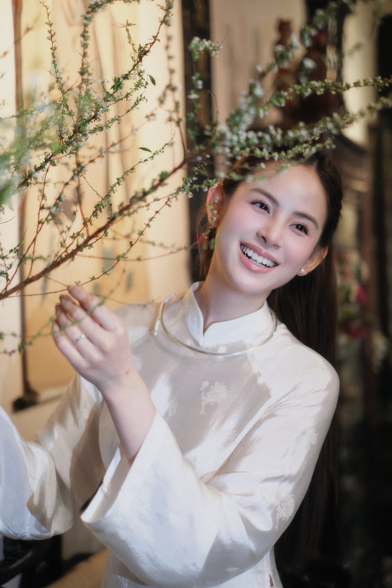 Việt Nam c&oacute; 1 mỹ nh&acirc;n chỉ cười th&ocirc;i cũng h&uacute;t 10 triệu view, ai cũng đ&ograve;i "trao ngay vương miện Hoa hậu cho c&ocirc; ấy"- Ảnh 5.