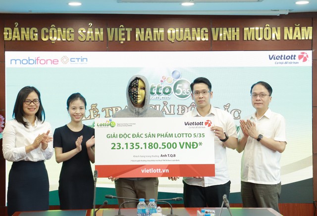 Banker Gen Z thức tới 4 giờ sáng vì trúng Vietlott hơn 23 tỷ đồng- Ảnh 1. Banker Gen Z thức tới 4 giờ sáng vì trúng Vietlott hơn 23 tỷ đồng- Ảnh 1.