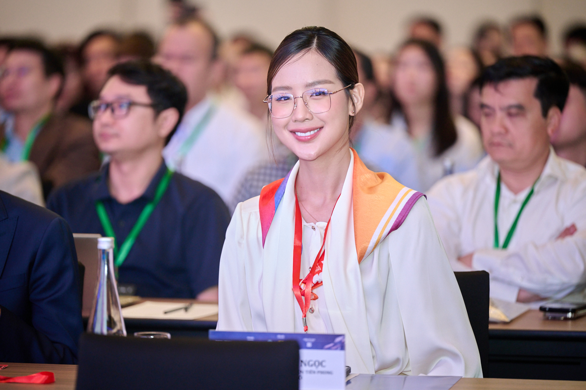 Đen xuất hiện lịch l&atilde;m, Bảo Ngọc giản dị m&agrave; nổi bần bật tại diễn đ&agrave;n về niềm tin số t&agrave;i ch&iacute;nh trong kỷ nguy&ecirc;n AI đang diễn ra s&aacute;ng nay- Ảnh 3.