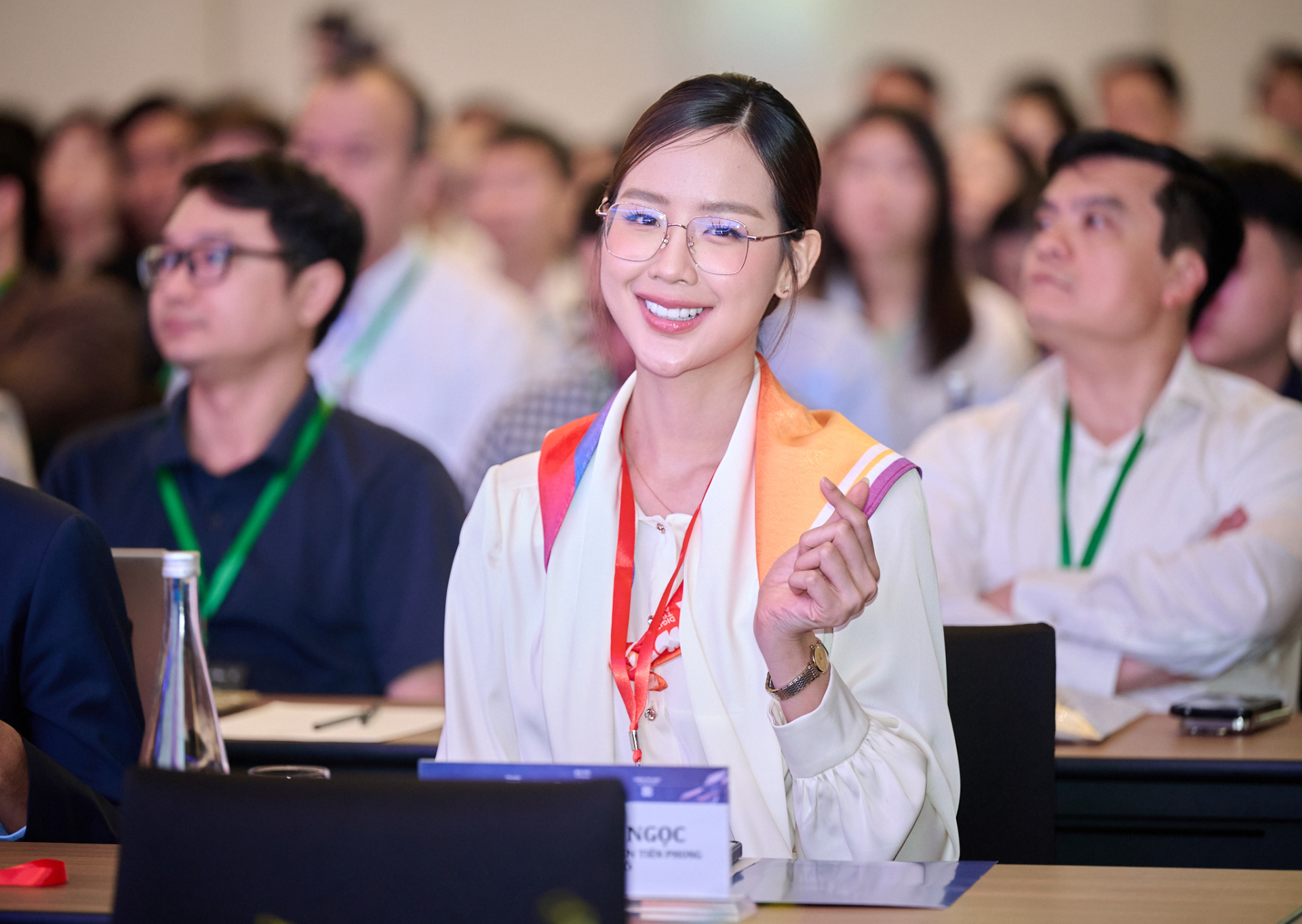 Đen xuất hiện lịch l&atilde;m, Bảo Ngọc giản dị m&agrave; nổi bần bật tại diễn đ&agrave;n về niềm tin số t&agrave;i ch&iacute;nh trong kỷ nguy&ecirc;n AI đang diễn ra s&aacute;ng nay- Ảnh 5.
