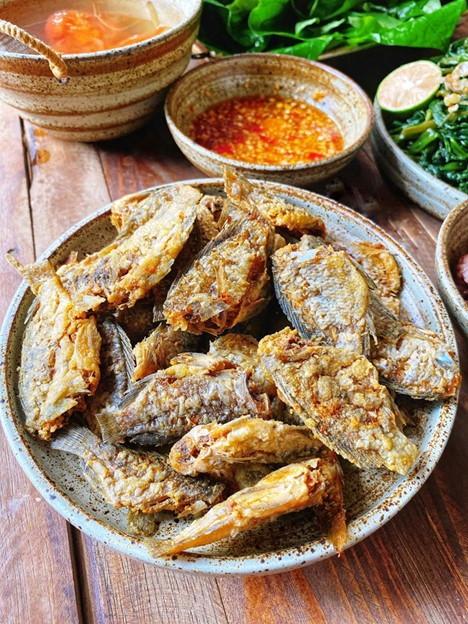 Lo&agrave;i c&aacute; &iacute;t thịt, nhiều xương nhưng nổi tiếng thơm ngon, gắn liền với k&yacute; ức tuổi thơ mỗi m&ugrave;a mưa về - Ảnh 3.