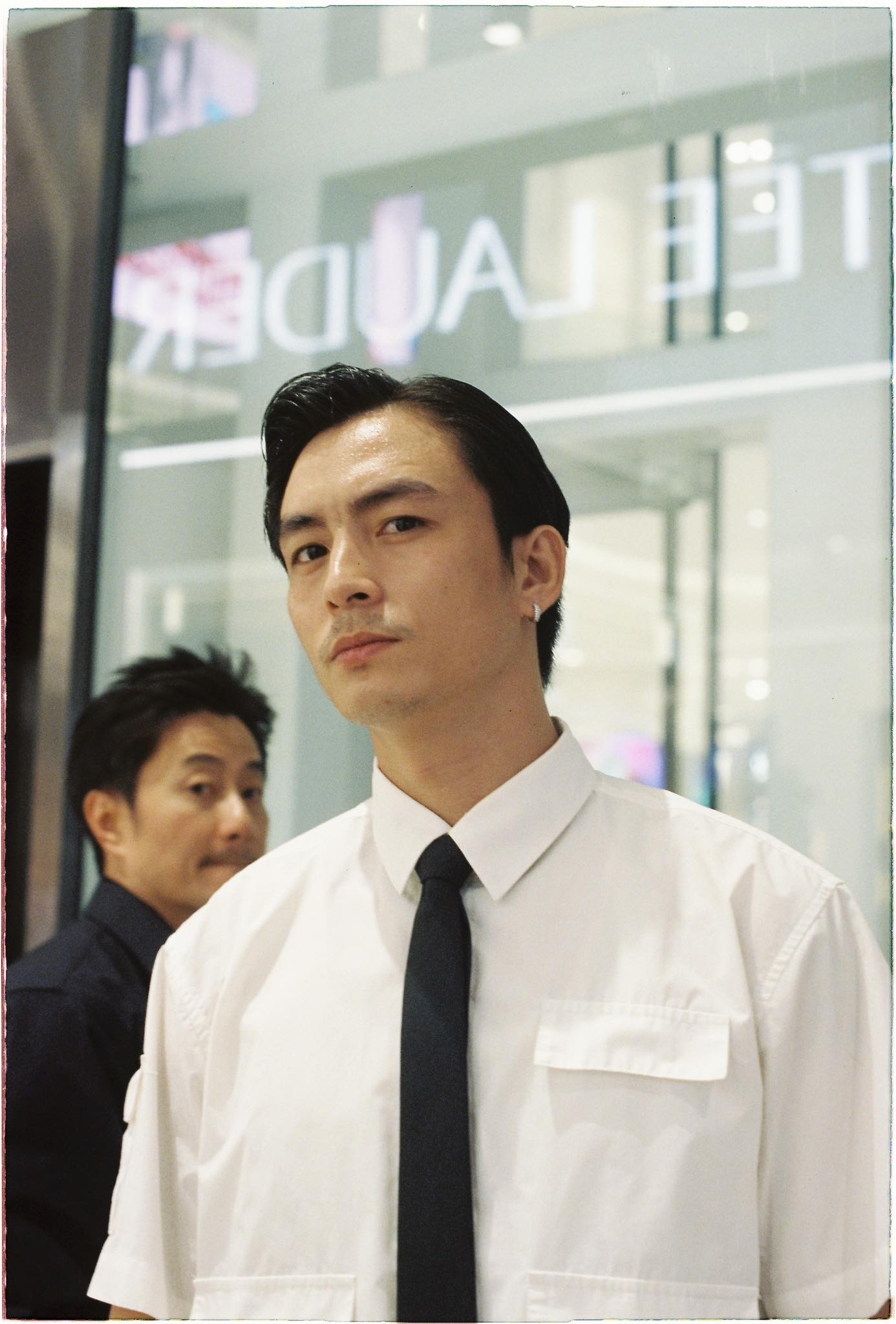 Nam diễn vi&ecirc;n tự nhận "giống cả showbiz", nhưng thực chất lại l&agrave; "tắc k&egrave; hoa" độc bản của điện ảnh Việt- Ảnh 4.
