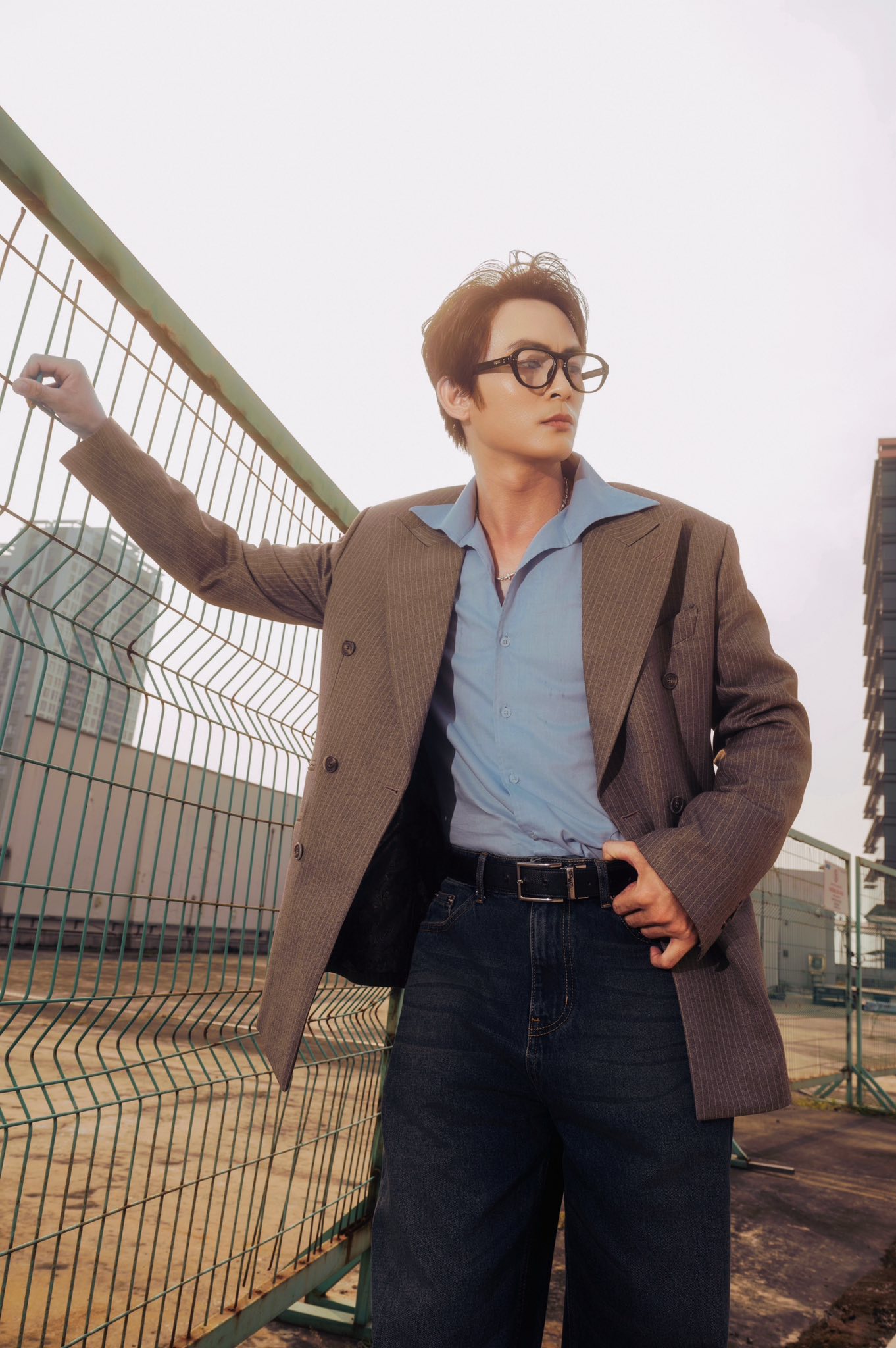 Nam diễn vi&ecirc;n tự nhận "giống cả showbiz", nhưng thực chất lại l&agrave; "tắc k&egrave; hoa" độc bản của điện ảnh Việt- Ảnh 5.