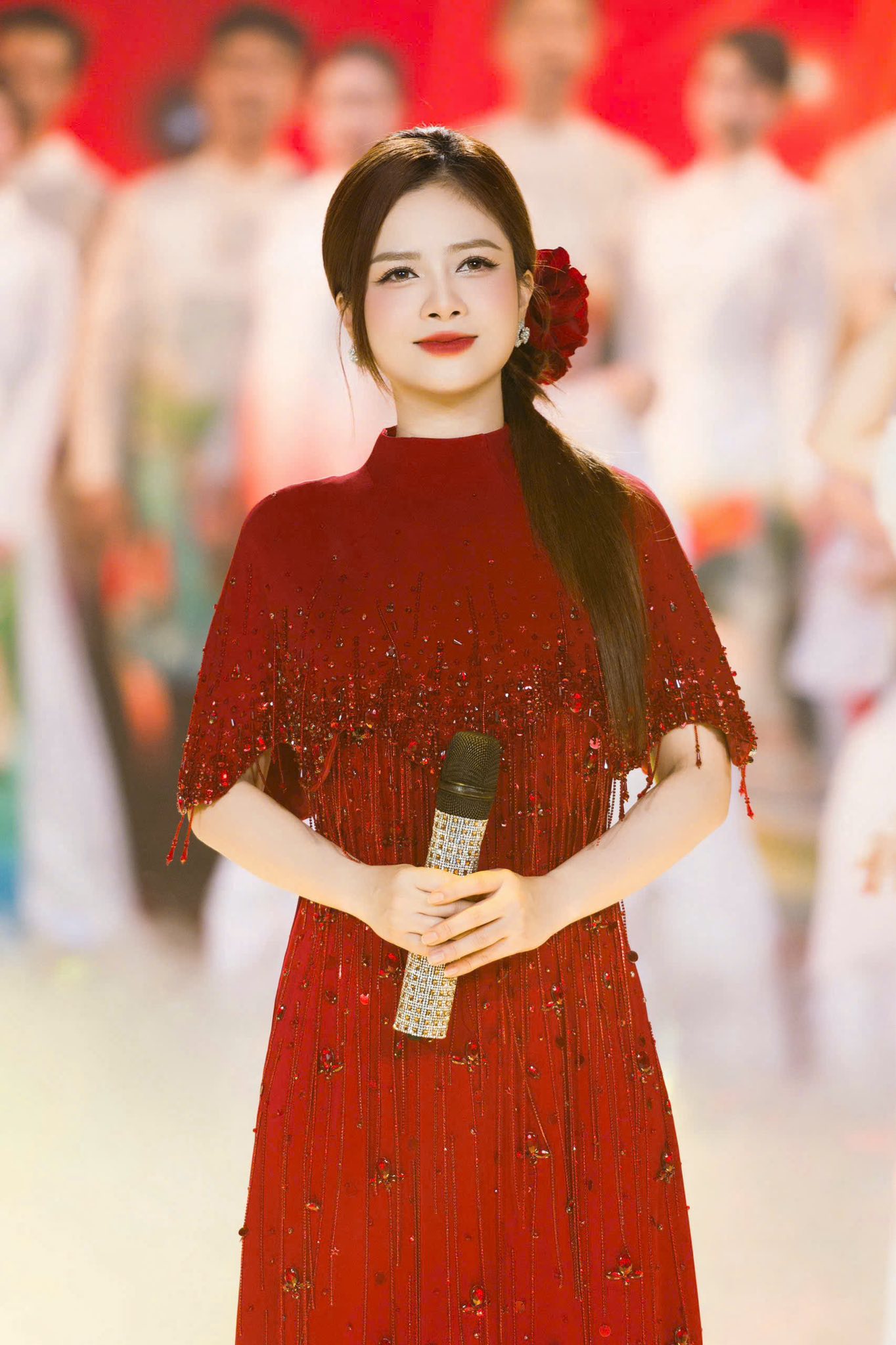 Việt Nam c&oacute; mỹ nh&acirc;n 2 lần đỗ Thủ khoa, l&agrave;m giảng vi&ecirc;n thanh nhạc m&agrave; vẫn đắt show bậc nhất - Ảnh 3.