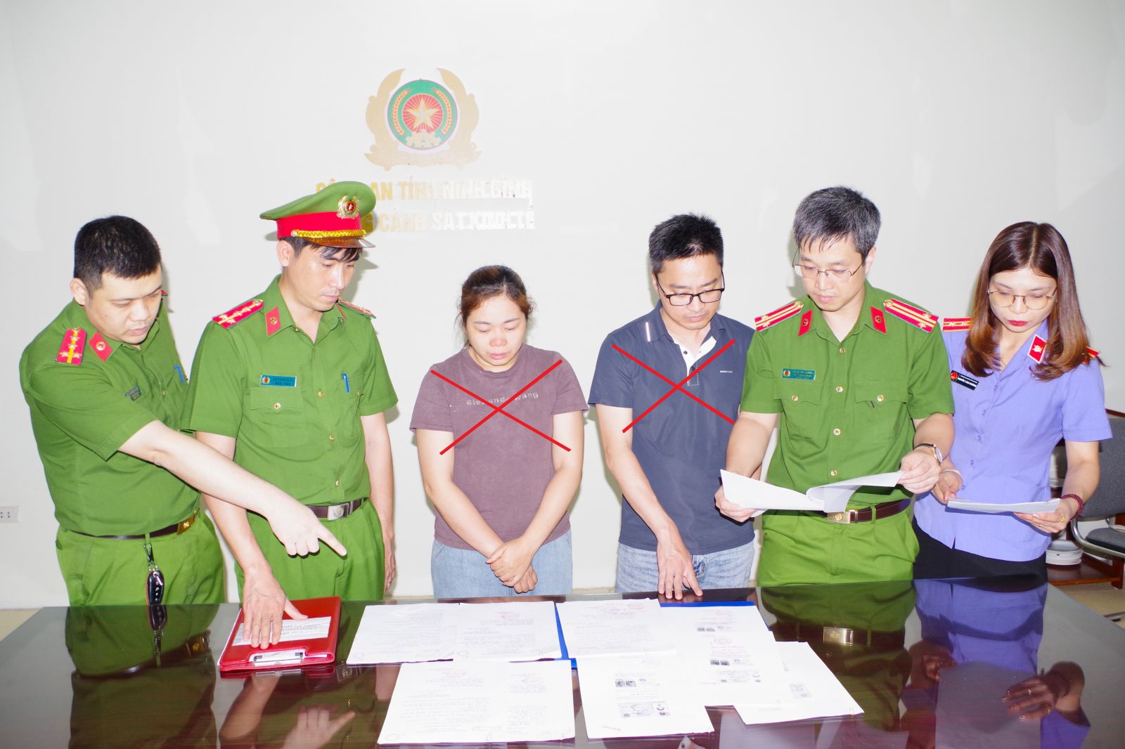 Bắt kế to&aacute;n L&ecirc; Thị Lan Anh v&agrave; sale bất động sản Nguyễn Tư Duy- Ảnh 1.