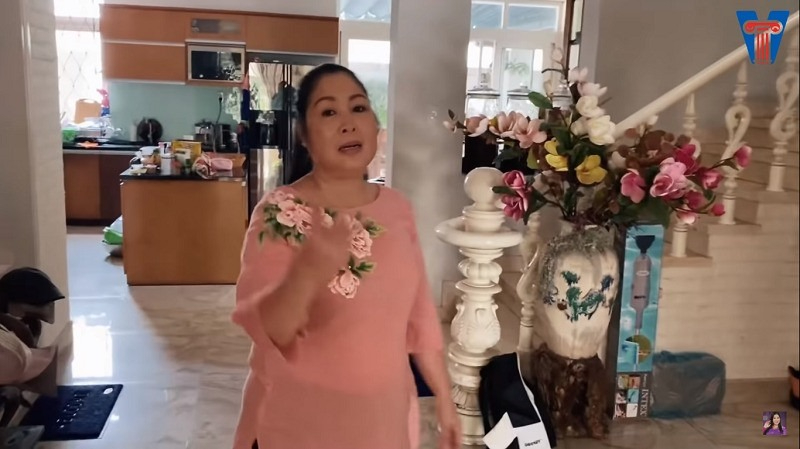 Nữ NSND t&aacute;i h&ocirc;n với t&agrave;i tử điện ảnh: H&ocirc;n nh&acirc;n vi&ecirc;n m&atilde;n ở tuổi 60, sở hữu to&agrave;n cơ ngơi khủng- Ảnh 7.