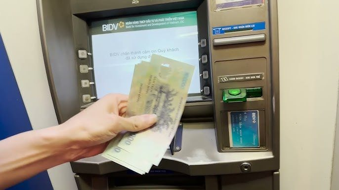 Vietcombank, BIDV, Techcombank,... sẽ thu ph&iacute; chuyển khoản trong những trường hợp sau- Ảnh 1.