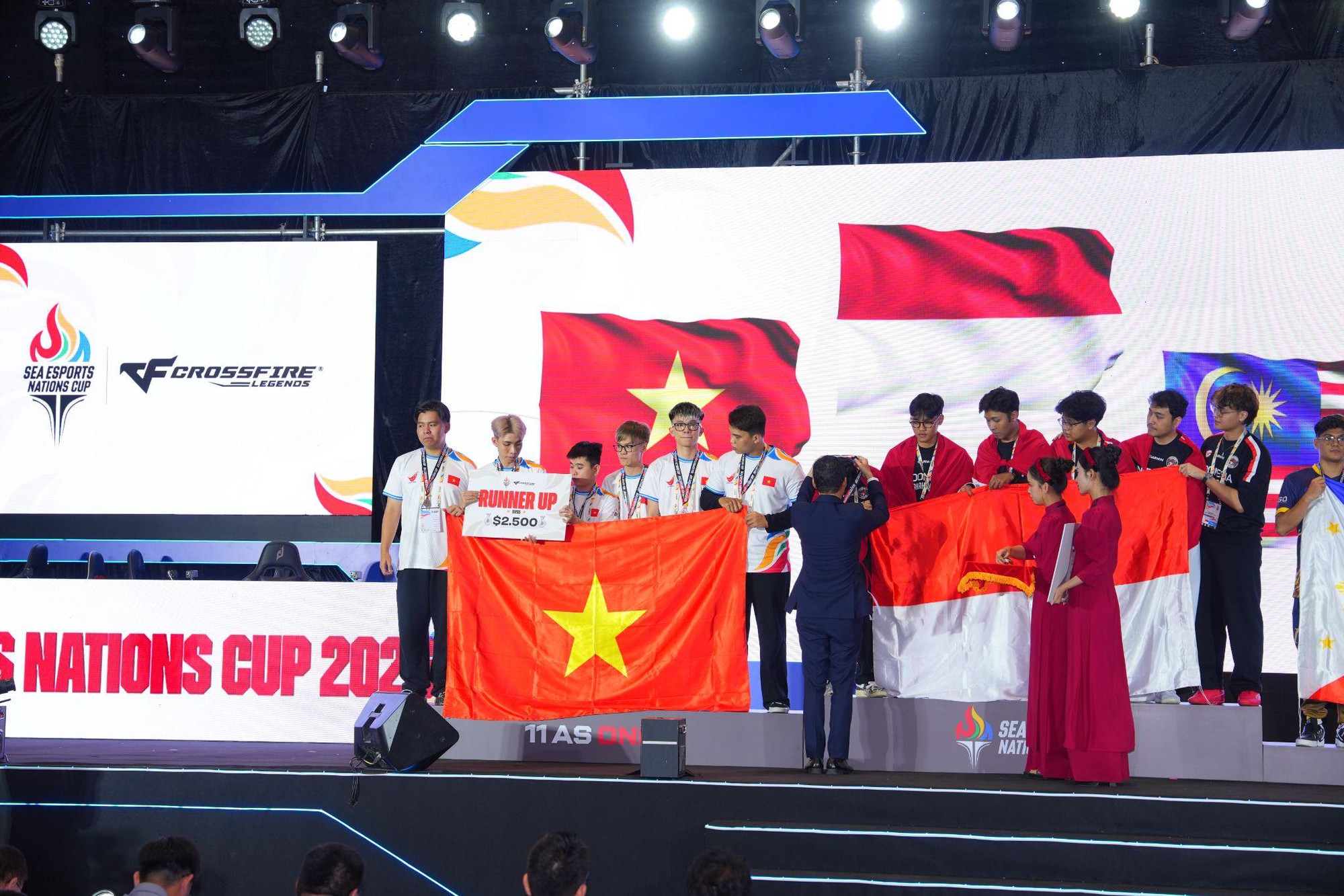 Crossfire: Legends g&acirc;y ch&uacute; &yacute; với gian h&agrave;ng hai tầng tại Vietnam Gameverse 2026 - Ảnh 3.