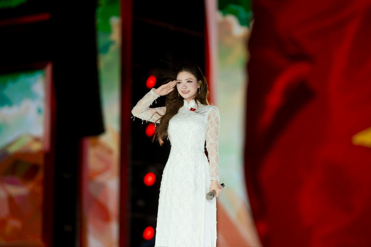 Việt Nam c&oacute; mỹ nh&acirc;n 2 lần đỗ Thủ khoa, l&agrave;m giảng vi&ecirc;n thanh nhạc m&agrave; vẫn đắt show bậc nhất - Ảnh 6.