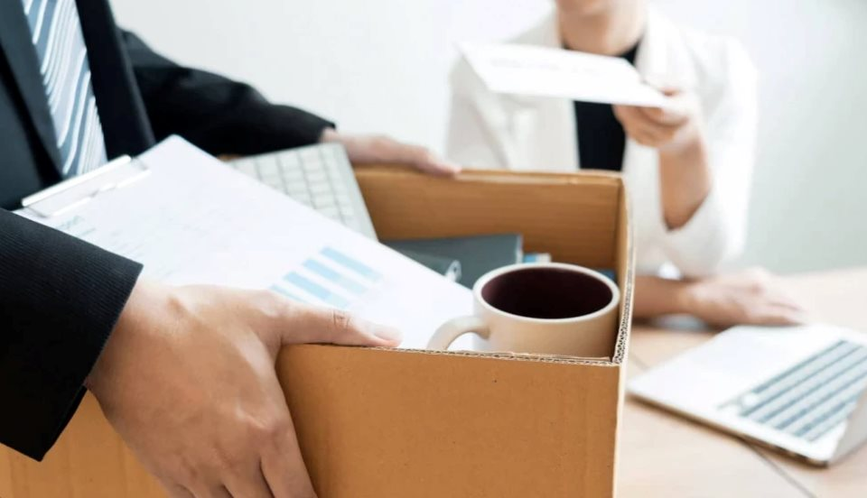 H&agrave;ng trăm nh&acirc;n vi&ecirc;n IT một h&atilde;ng &ocirc; t&ocirc; vừa bị sa thải nhẫn t&acirc;m qua 1 cuộc họp online 15 ph&uacute;t, phải k&yacute; giấy miễn trừ, ho&agrave;n trả t&agrave;i sản- Ảnh 1.