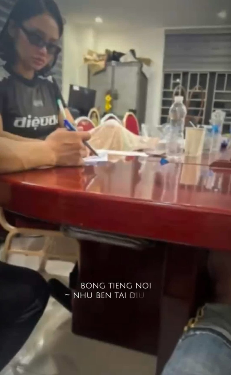 Lộ những hình ảnh của Miu Lê tại "đồn" thu hút sự chú ý - Ảnh 1.
