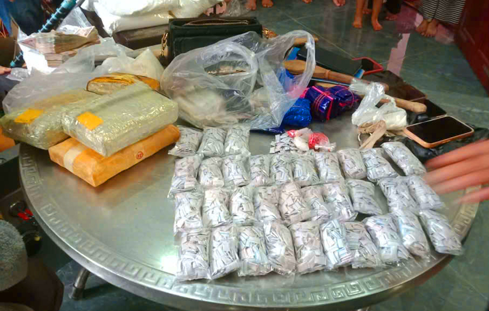 Ph&aacute; đường d&acirc;y ma t&uacute;y xuy&ecirc;n quốc gia, thu giữ 23 kg ma t&uacute;y c&ugrave;ng 1 khẩu s&uacute;ng - Ảnh 1.