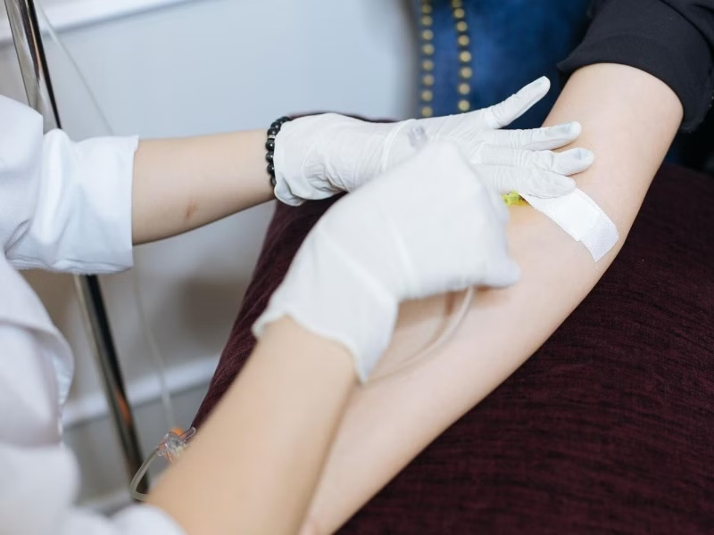 H&uacute;t mỡ ra ngo&agrave;i rồi đem cấp đ&ocirc;ng bảo quản, đợi chờ l&agrave;m đẹp trong tương lai: Cảnh b&aacute;o tr&agrave;o lưu tiềm ẩn rủi ro - Ảnh 2.