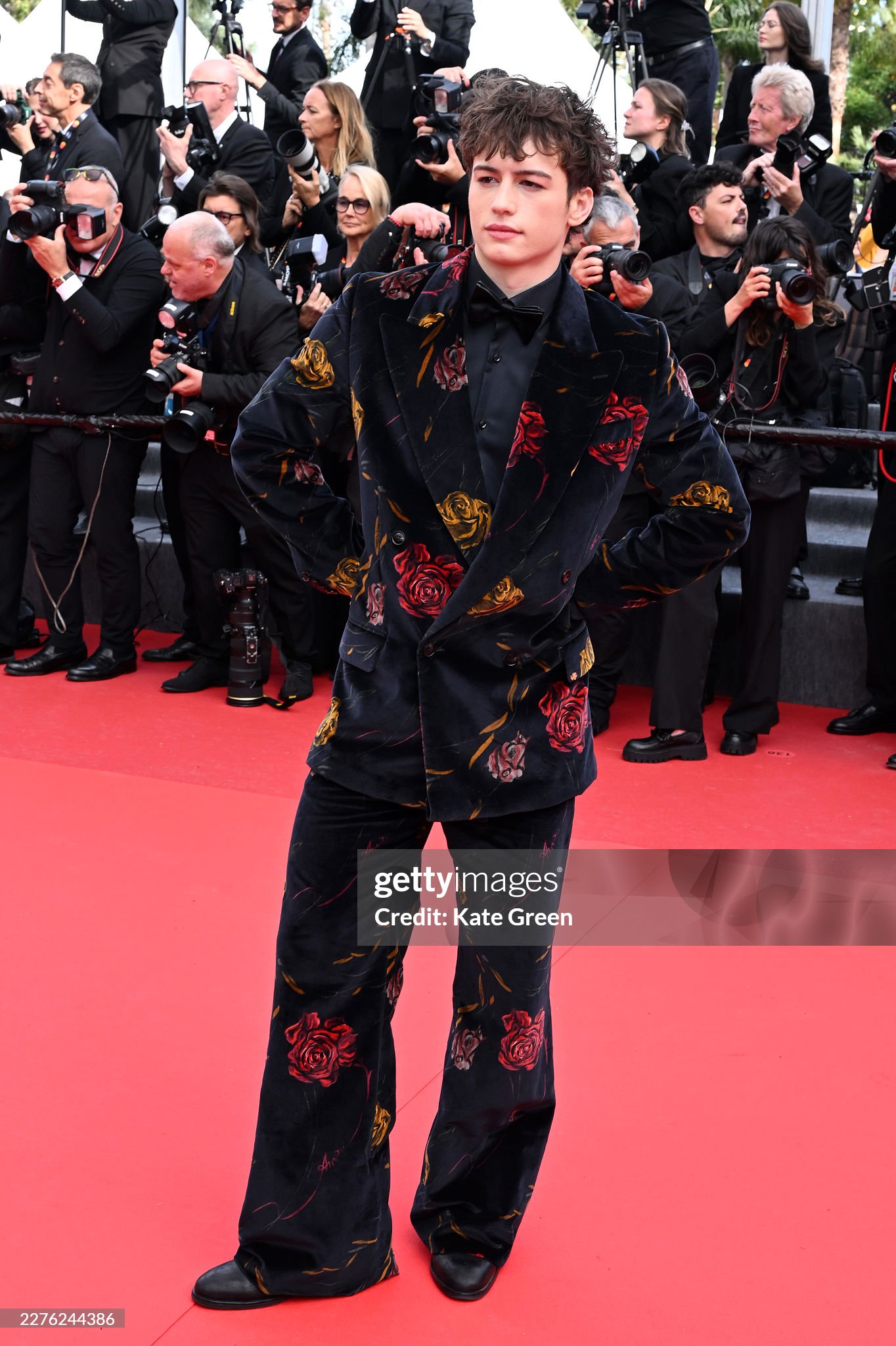 Thảm đỏ Cannes ng&agrave;y 3: Ch&acirc;u D&atilde; - Vi&ecirc;n San San đại chiến visual, Win Metawin điển trai ng&uacute;t ng&agrave;n- Ảnh 50.
