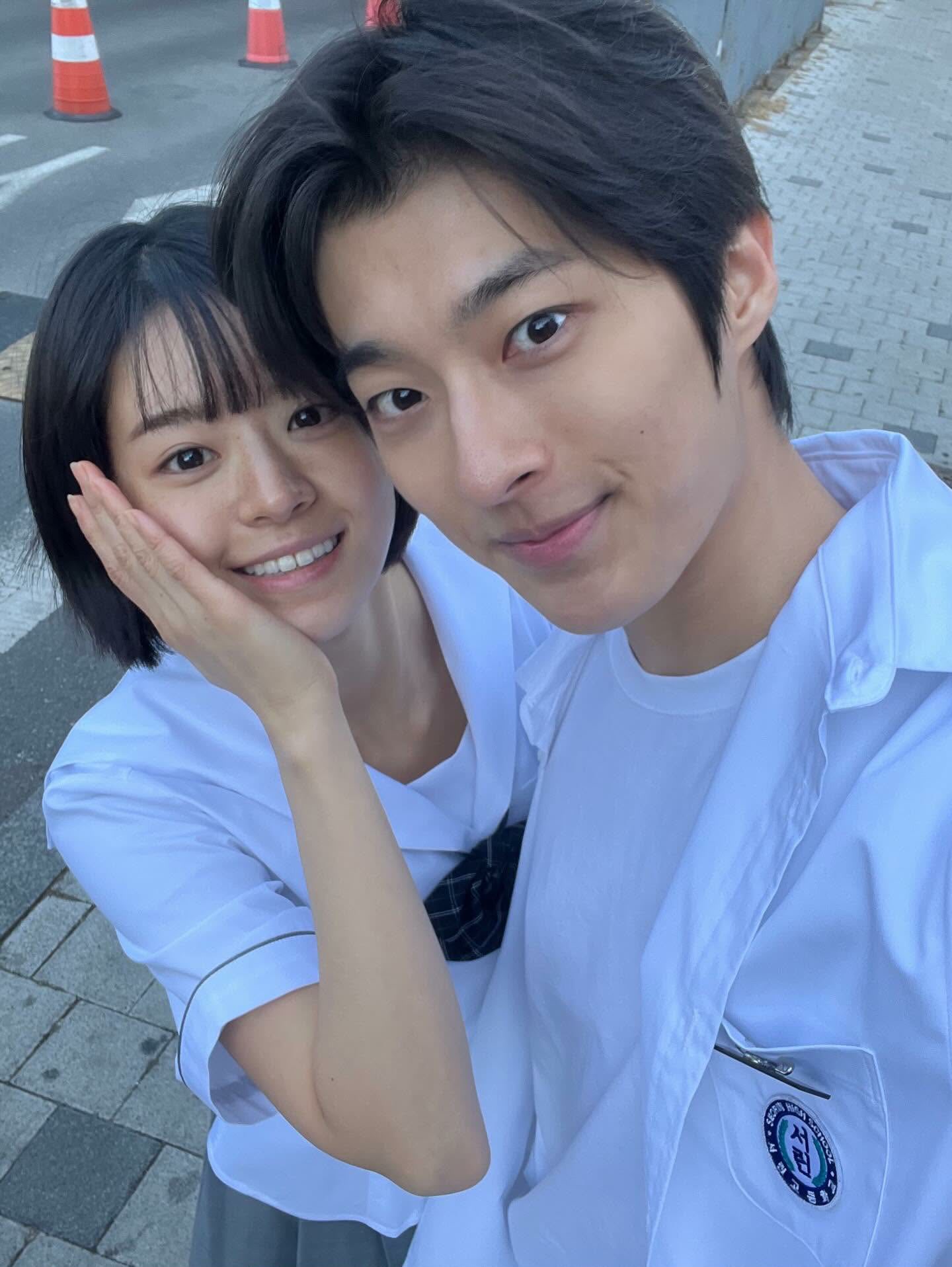 Cặp đ&ocirc;i phim giả t&igrave;nh thật ngầm c&ocirc;ng khai khiến ai cũng sốc: Nh&agrave; g&aacute;i đẹp như Song Hye Kyo đang viral khắp to&agrave;n cầu- Ảnh 4.