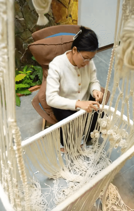 Miệt m&agrave;i l&agrave;m n&ocirc;i, may nệm, chuẩn bị gấu b&ocirc;ng cho con, cuối c&ugrave;ng TikToker &Uacute;t Về Vườn cũng sinh con đầu l&ograve;ng- Ảnh 5.