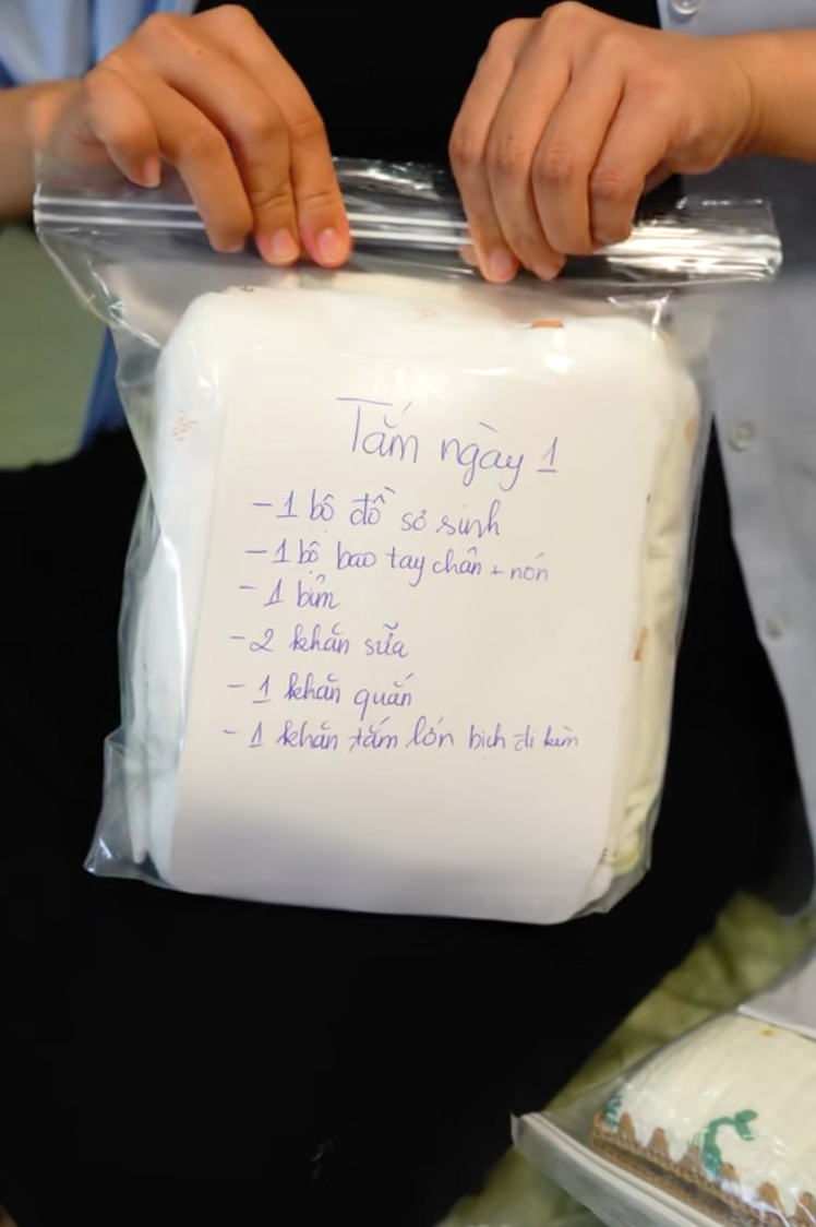 Miệt m&agrave;i l&agrave;m n&ocirc;i, may nệm, chuẩn bị gấu b&ocirc;ng cho con, cuối c&ugrave;ng TikToker &Uacute;t Về Vườn cũng sinh con đầu l&ograve;ng- Ảnh 10.