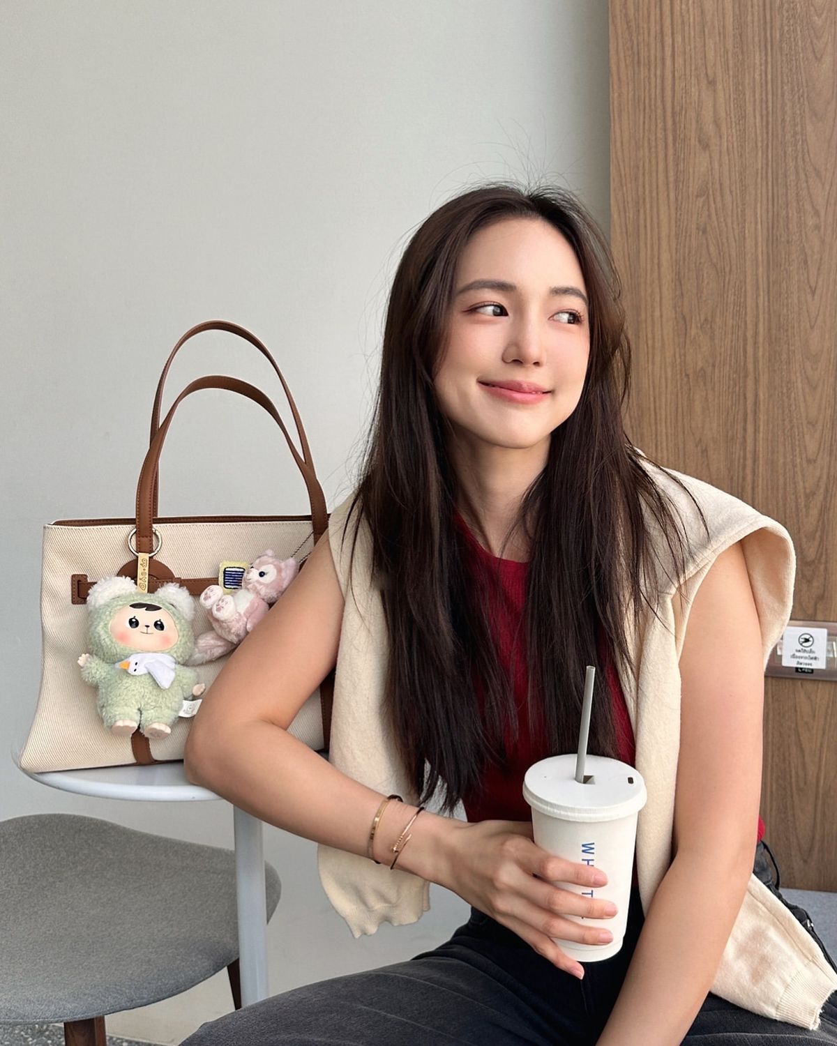 Lương 10 triệu nhưng đi l&agrave;m x&aacute;ch c&aacute;i t&uacute;i 30 triệu: Giờ lương 70 triệu, t&ocirc;i lại chỉ d&ugrave;ng đồ b&igrave;nh d&acirc;n- Ảnh 2.