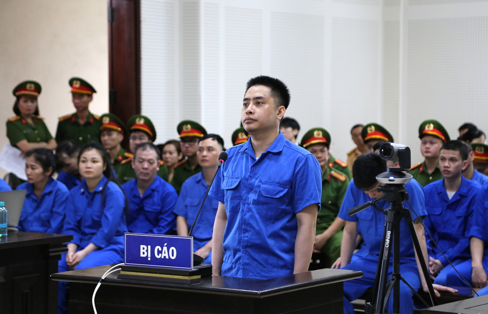  B&ugrave;i Đ&igrave;nh Kh&aacute;nh gửi lời chia buồn gia đ&igrave;nh thiếu t&aacute; Nguyễn Đăng Khải - Ảnh 1.