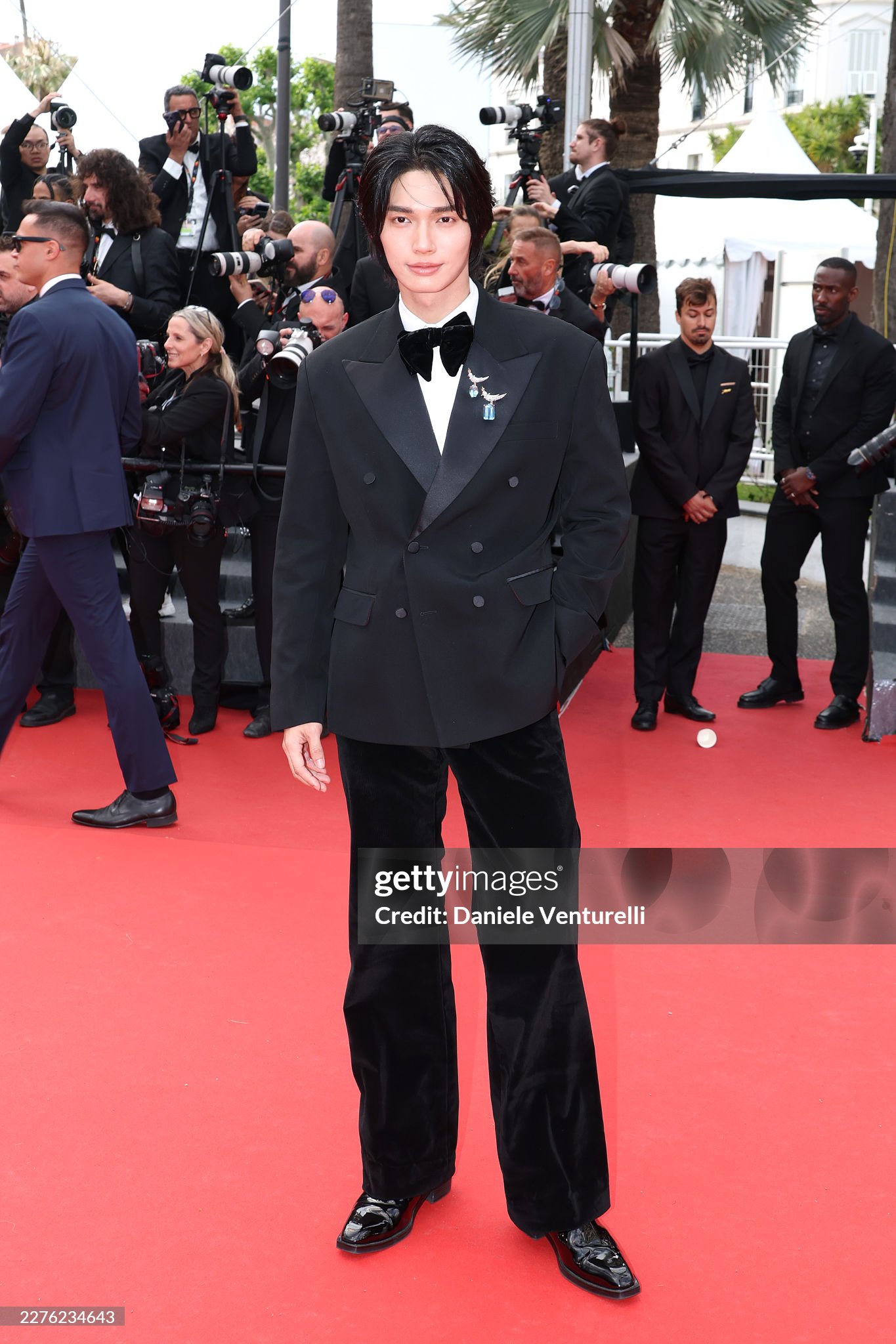 Thảm đỏ Cannes ng&agrave;y 3: Ch&acirc;u D&atilde; - Vi&ecirc;n San San đại chiến visual, Win Metawin điển trai ng&uacute;t ng&agrave;n- Ảnh 12.