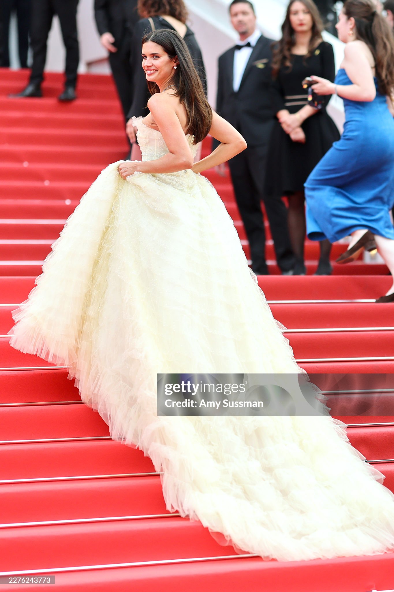 Thảm đỏ Cannes ng&agrave;y 3: Ch&acirc;u D&atilde; - Vi&ecirc;n San San đại chiến visual, Win Metawin điển trai ng&uacute;t ng&agrave;n- Ảnh 30.