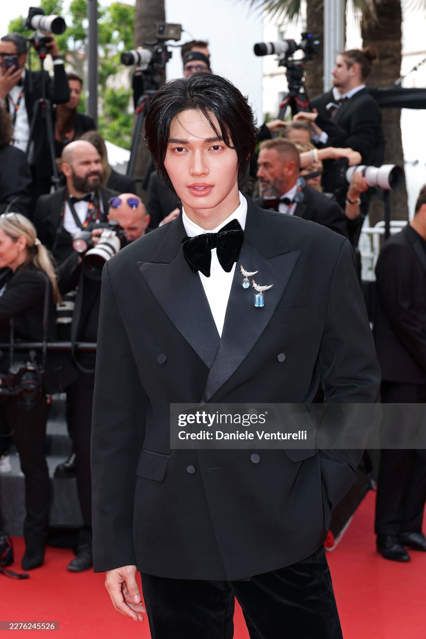 Thảm đỏ Cannes ng&agrave;y 3: Ch&acirc;u D&atilde; - Vi&ecirc;n San San đại chiến visual, Win Metawin điển trai ng&uacute;t ng&agrave;n- Ảnh 16.