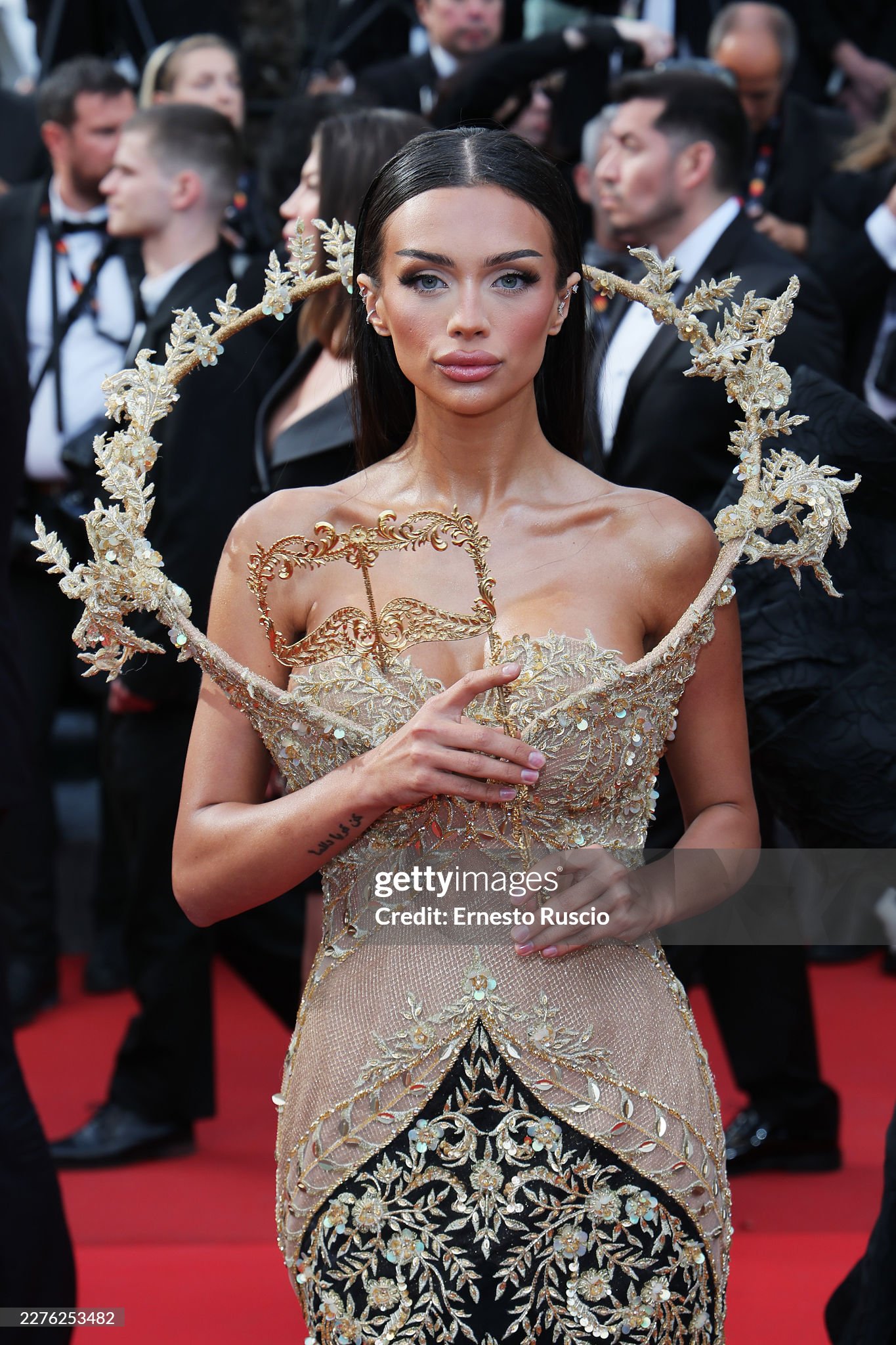 Thảm đỏ Cannes ng&agrave;y 3: Ch&acirc;u D&atilde; - Vi&ecirc;n San San đại chiến visual, Win Metawin điển trai ng&uacute;t ng&agrave;n- Ảnh 37.
