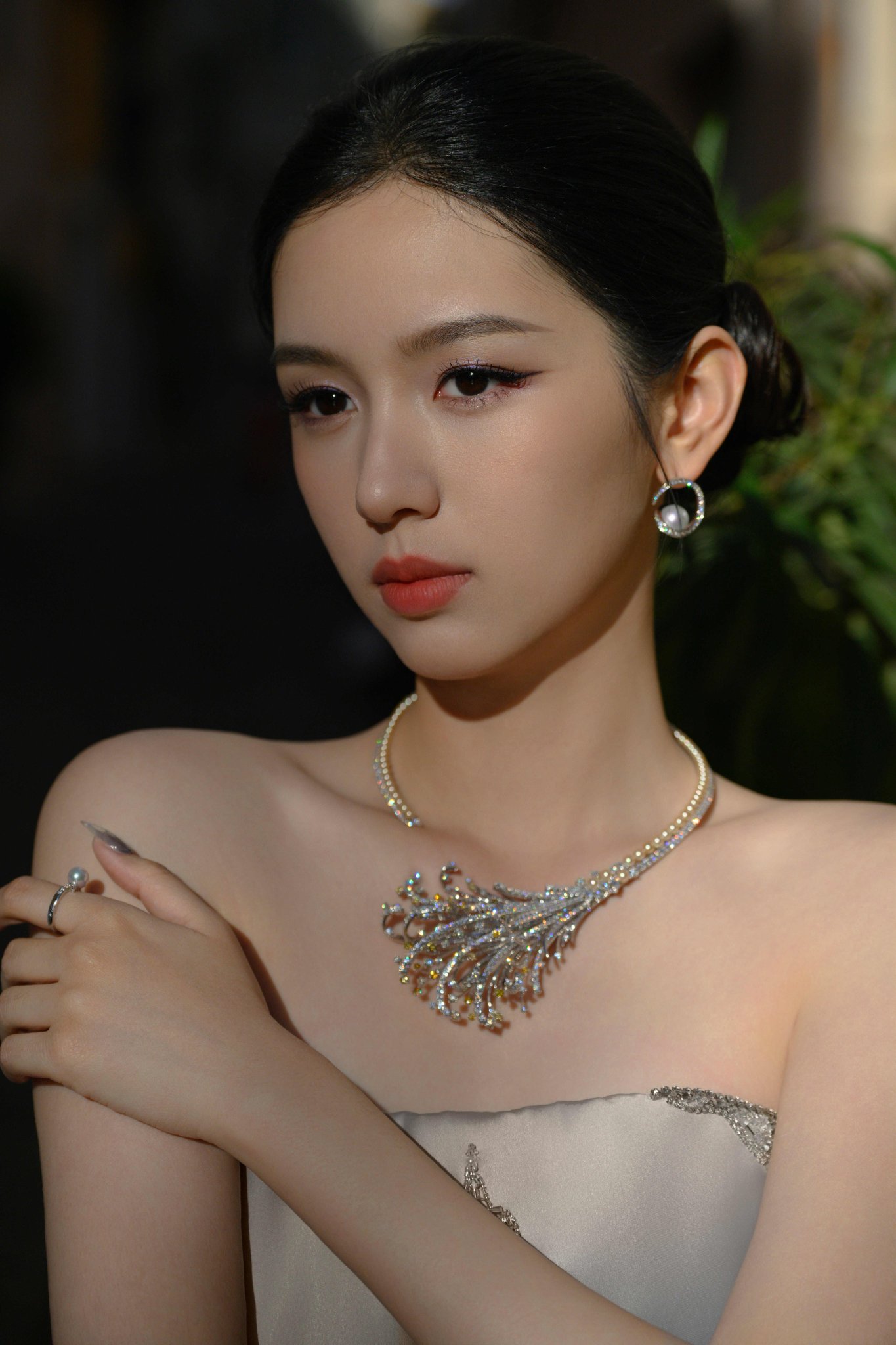 Mỹ nh&acirc;n đẹp chấn động thế gian b&ugrave;ng nổ visual tr&ecirc;n thảm đỏ Cannes, ngắm rồi mới biết thần ti&ecirc;n cổ t&iacute;ch l&agrave; c&oacute; thật- Ảnh 18.