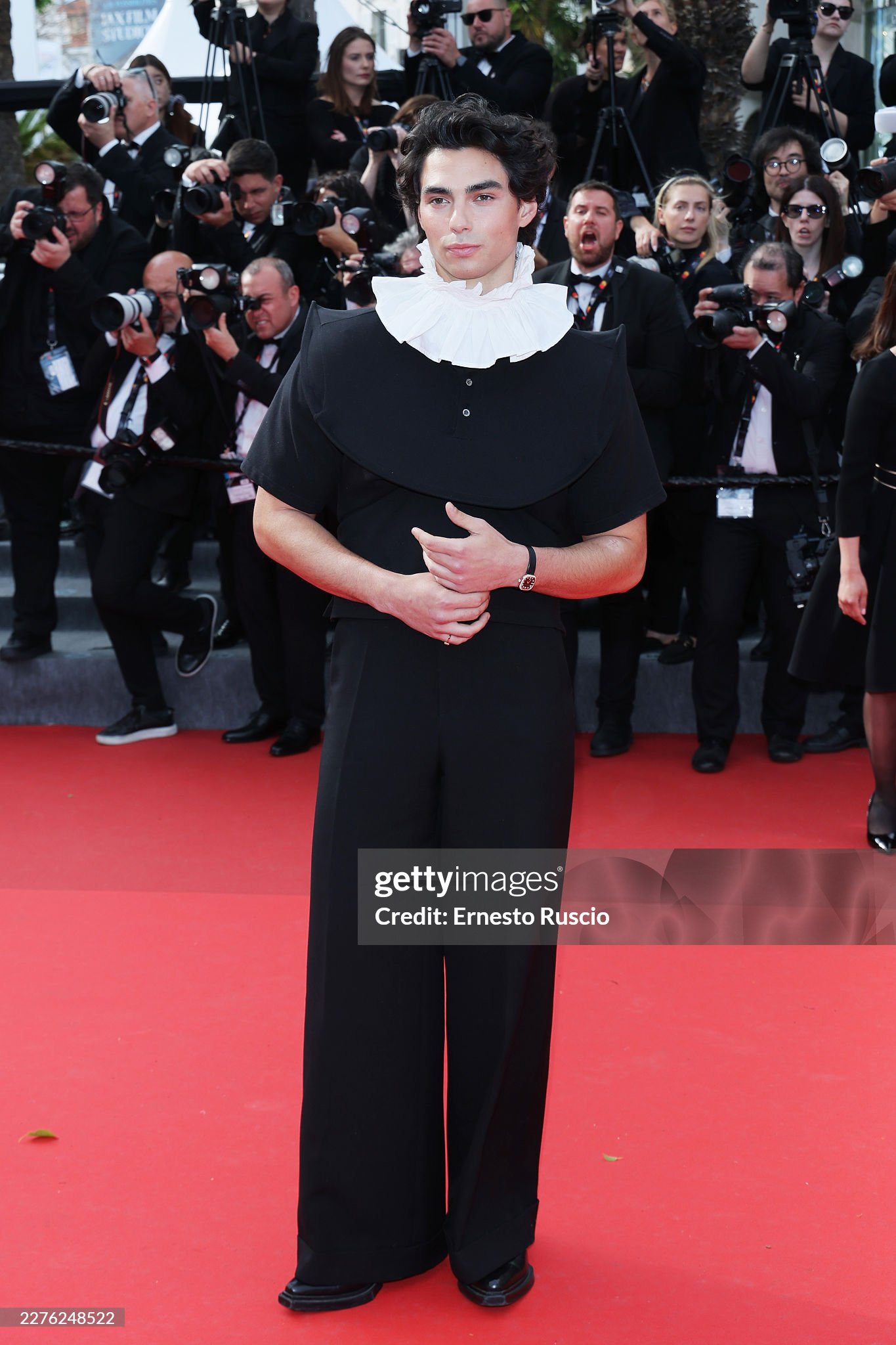 Thảm đỏ Cannes ng&agrave;y 3: Ch&acirc;u D&atilde; - Vi&ecirc;n San San đại chiến visual, Win Metawin điển trai ng&uacute;t ng&agrave;n- Ảnh 52.