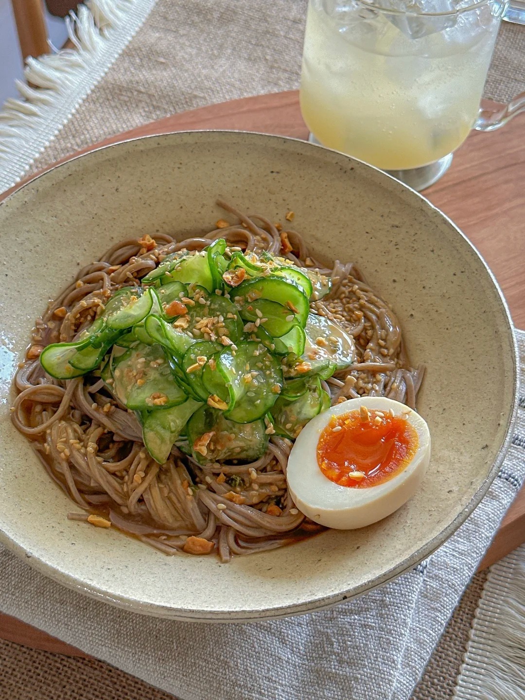 M&igrave; trộn lạnh kiểu Nhật sốt miso - yuzu: B&aacute;t m&igrave; m&ugrave;a h&egrave; khiến t&ocirc;i phải l&ograve;ng ngay từ lần đầu- Ảnh 3.