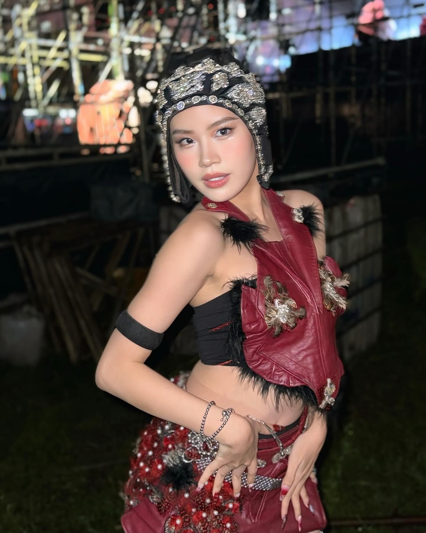 T&oacute;m d&iacute;nh cặp Em xinh - rapper đi hẹn h&ograve; ở rạp chiếu phim - Ảnh 4.