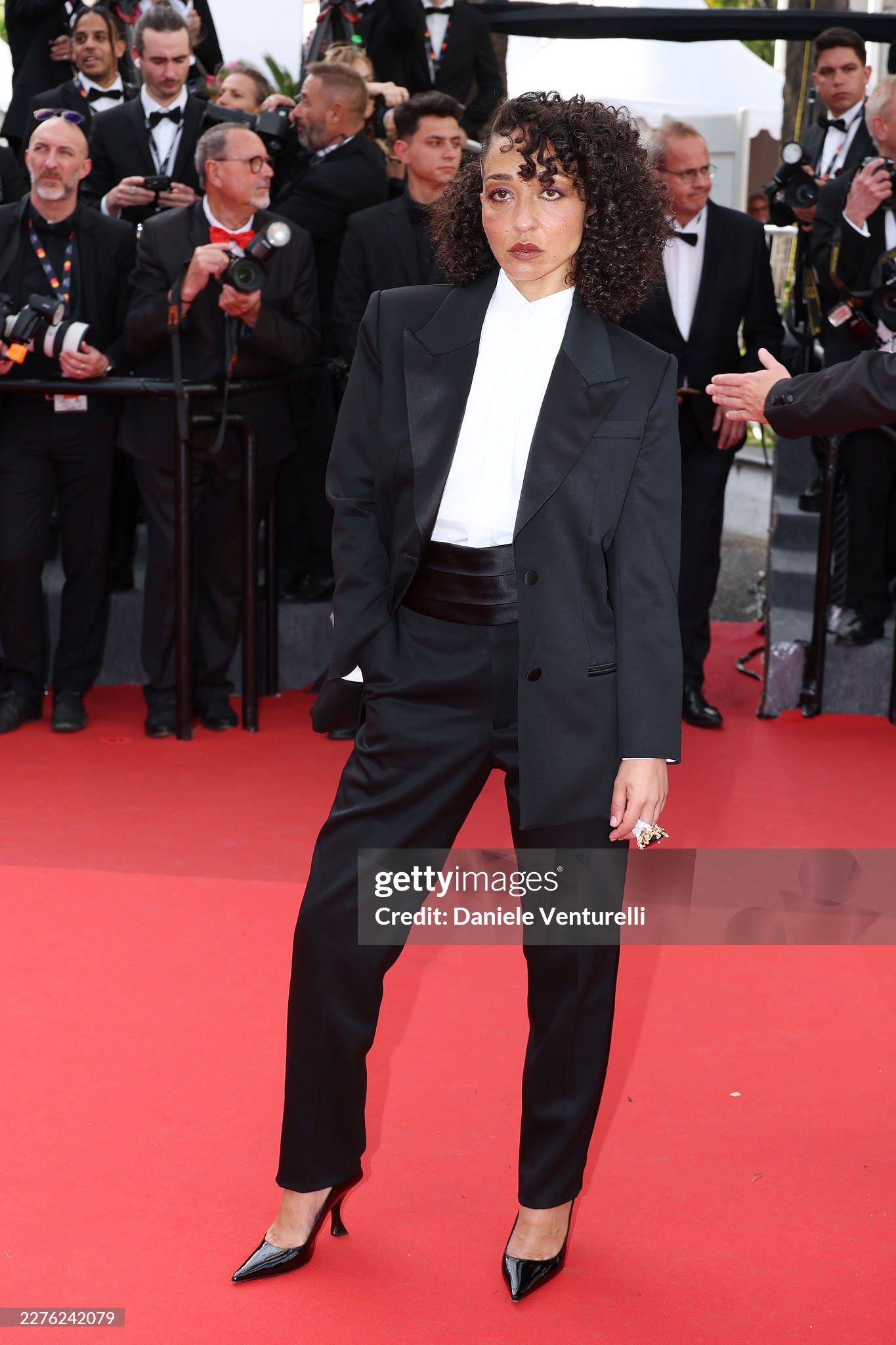 Thảm đỏ Cannes ng&agrave;y 3: Ch&acirc;u D&atilde; - Vi&ecirc;n San San đại chiến visual, Win Metawin điển trai ng&uacute;t ng&agrave;n- Ảnh 43.