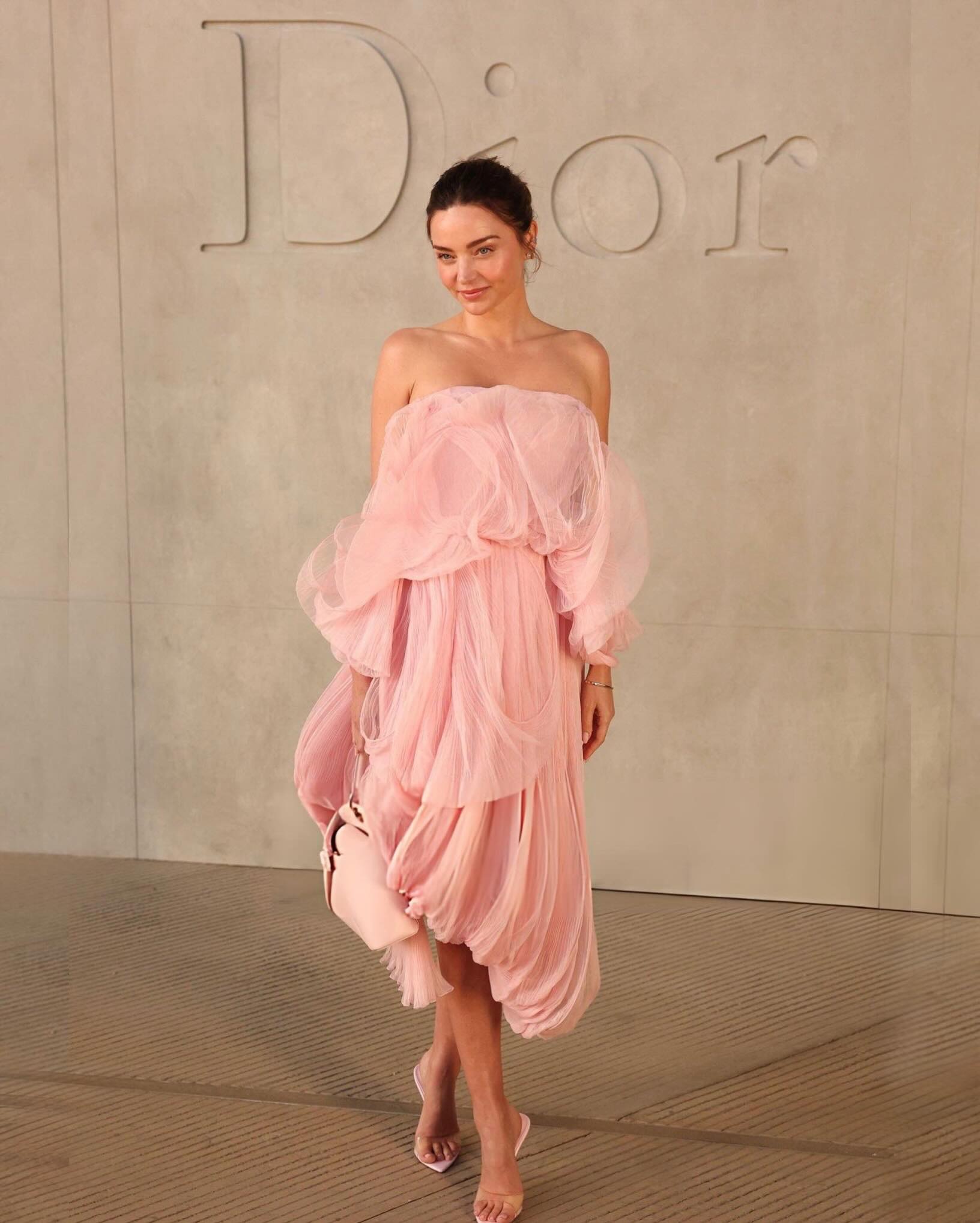 Nối tiếp cơn sốt Met Gala, Jisoo &ldquo;sến rụng tim" tới show Dior Cruise đầu ti&ecirc;n của Jonathan Anderson- Ảnh 14.