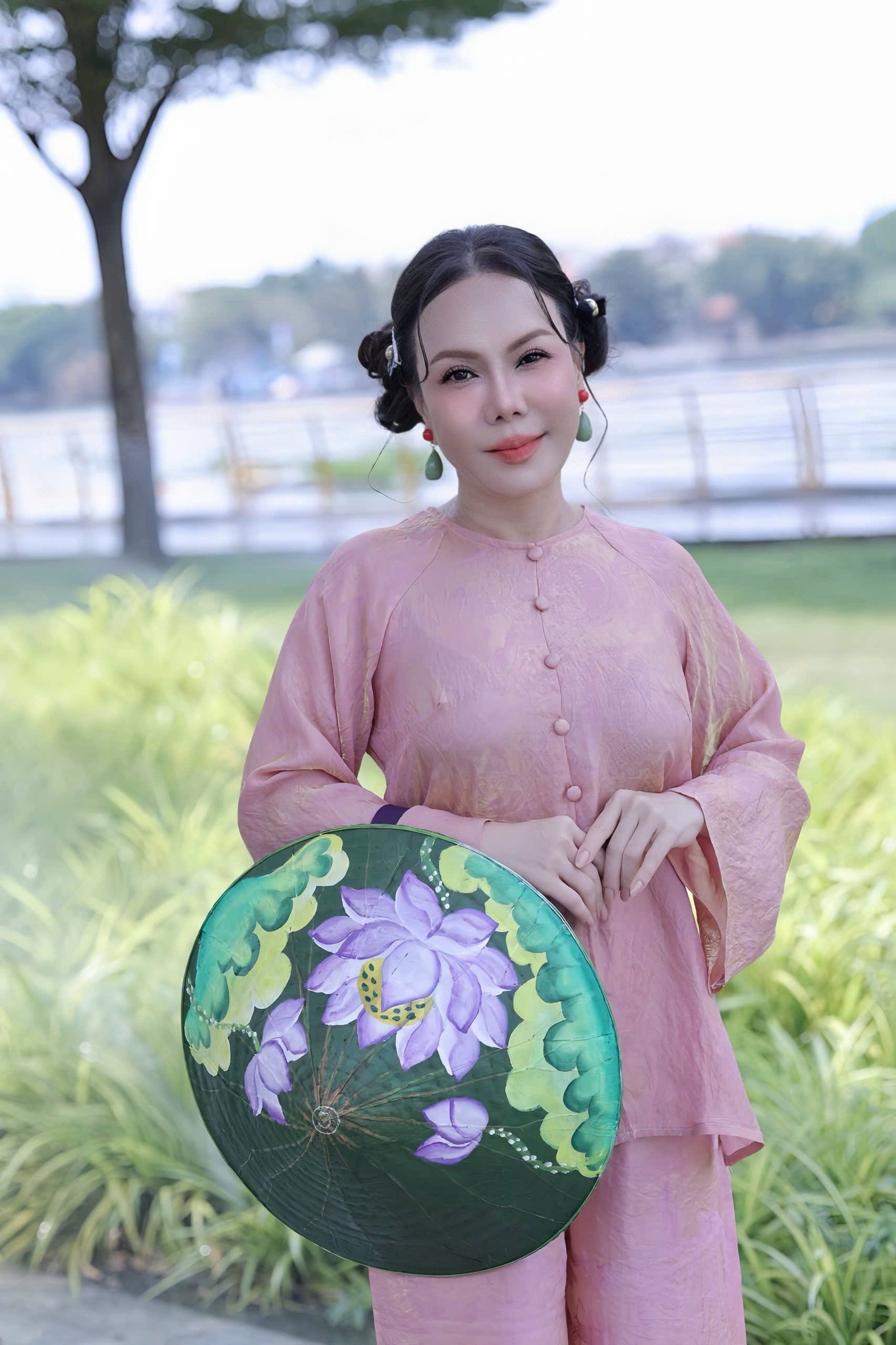 Việt Hương n&oacute;i g&igrave; khi mỹ phẩm bị ch&ecirc; đểu, gia c&ocirc;ng?- Ảnh 1.