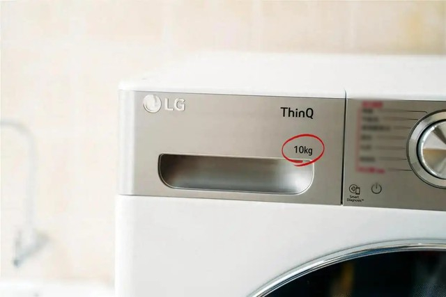Số 7kg, 10kg tr&ecirc;n m&aacute;y giặt l&agrave; khối lượng quần &aacute;o kh&ocirc; hay ướt? Nhiều gia đ&igrave;nh d&ugrave;ng cả chục năm vẫn hiểu sai- Ảnh 1.