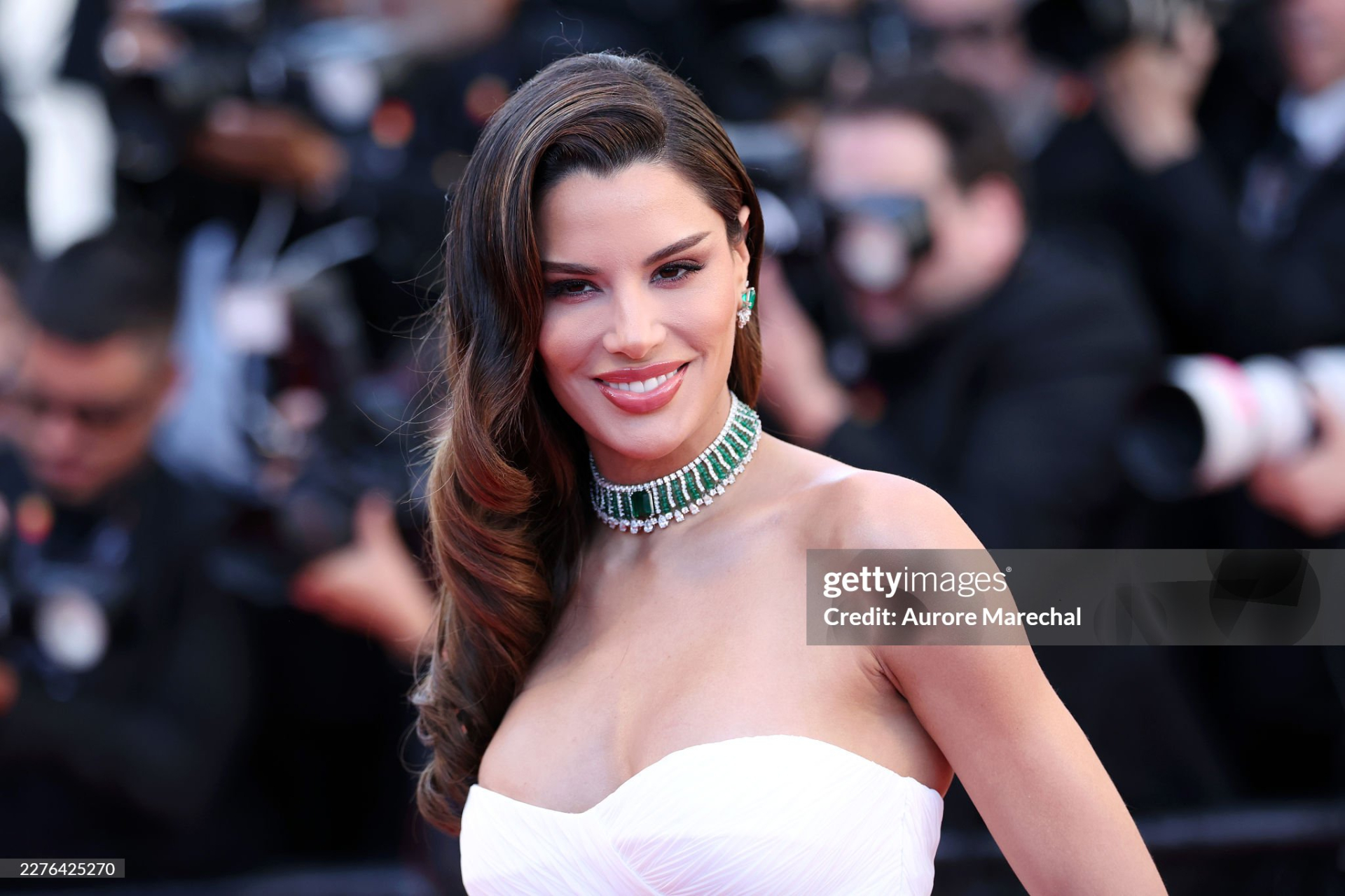 Thảm đỏ Cannes ng&agrave;y 4: "Thi&ecirc;n thần nội y" giấu bụng bầu, BamBam (GOT7) để t&oacute;c bổ luống bị d&igrave;m tơi tả- Ảnh 33.