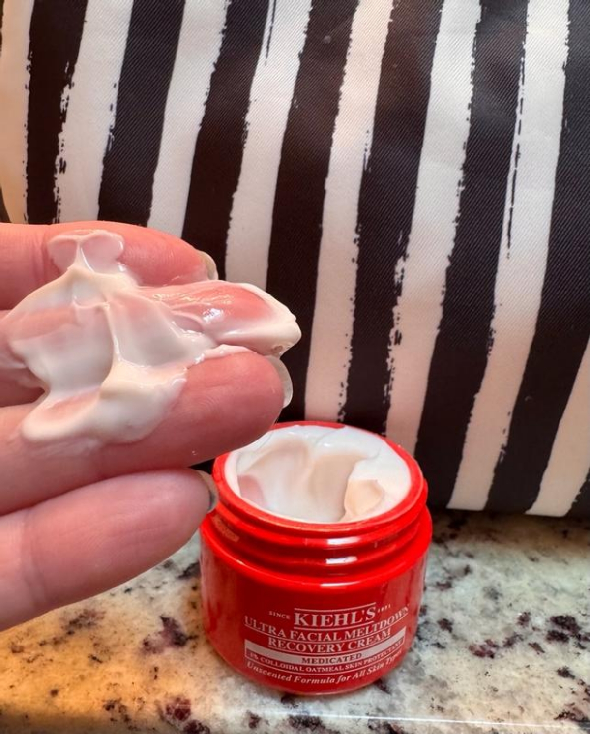 Sau tuổi 40, t&ocirc;i mới hiểu: Gương mặt trẻ l&acirc;u kh&ocirc;ng chỉ nhờ collagen m&agrave; c&ograve;n nhờ biết &ldquo;nu&ocirc;i&rdquo; lại h&agrave;ng r&agrave;o da- Ảnh 10.