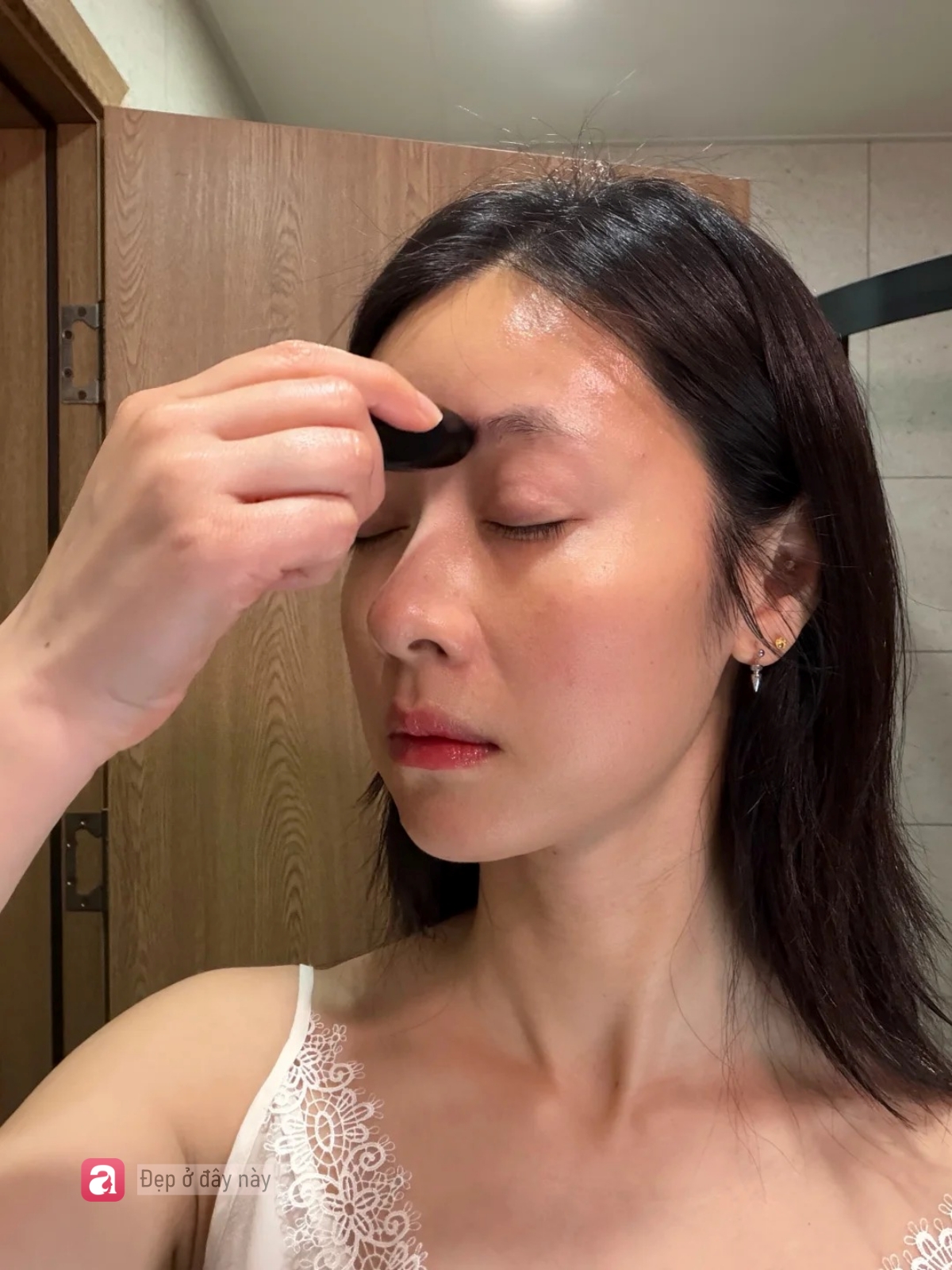 Sau tuổi 40, t&ocirc;i mới hiểu: Gương mặt trẻ l&acirc;u kh&ocirc;ng chỉ nhờ collagen m&agrave; c&ograve;n nhờ biết &ldquo;nu&ocirc;i&rdquo; lại h&agrave;ng r&agrave;o da- Ảnh 5.