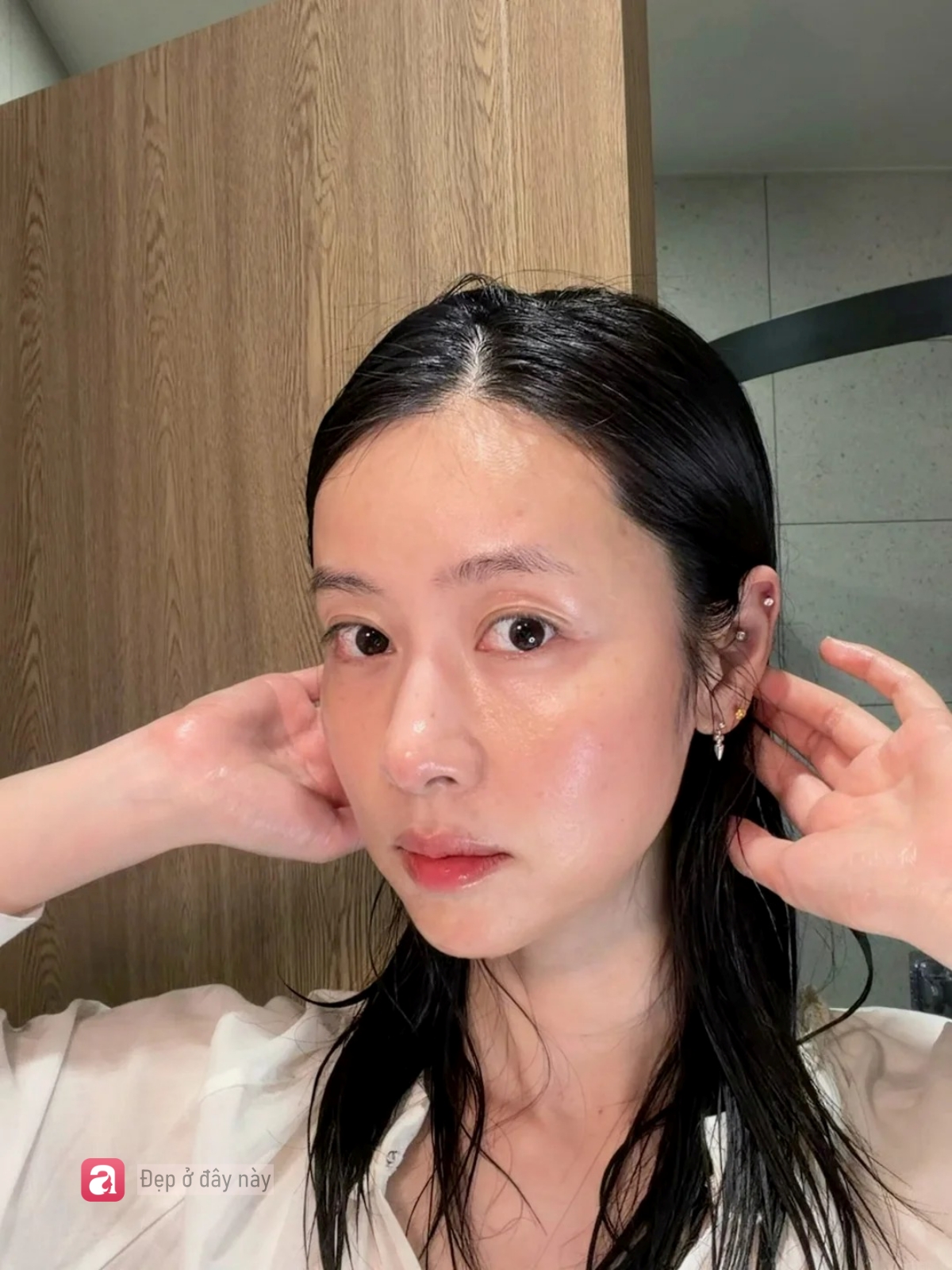 Sau tuổi 40, t&ocirc;i mới hiểu: Gương mặt trẻ l&acirc;u kh&ocirc;ng chỉ nhờ collagen m&agrave; c&ograve;n nhờ biết &ldquo;nu&ocirc;i&rdquo; lại h&agrave;ng r&agrave;o da- Ảnh 4.