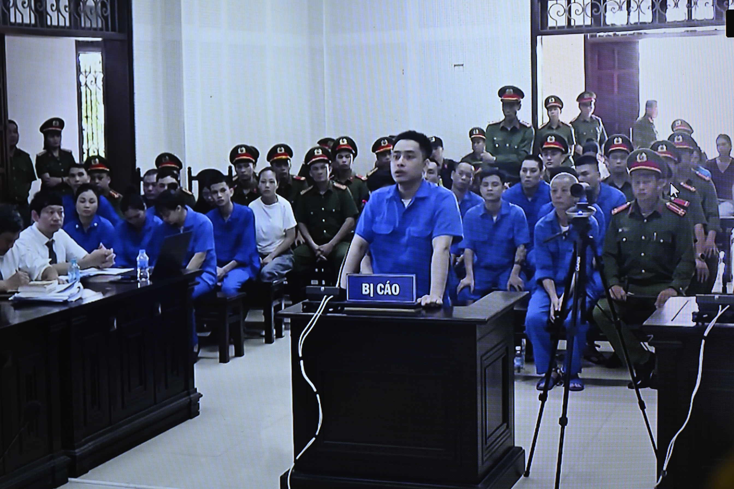 Toà tuyên án tử hình Bùi Đình Khánh cùng 3 đồng phạm - Ảnh 5. Toà tuyên án tử hình Bùi Đình Khánh cùng 3 đồng phạm - Ảnh 5.