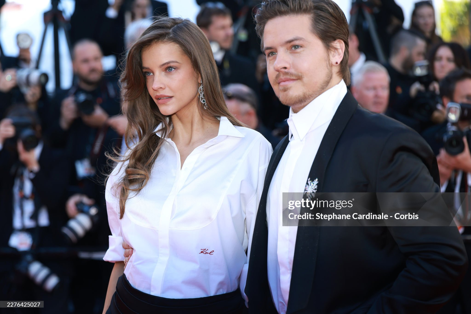 Thảm đỏ Cannes ng&agrave;y 4: "Thi&ecirc;n thần nội y" giấu bụng bầu, BamBam (GOT7) để t&oacute;c bổ luống bị d&igrave;m tơi tả- Ảnh 2.
